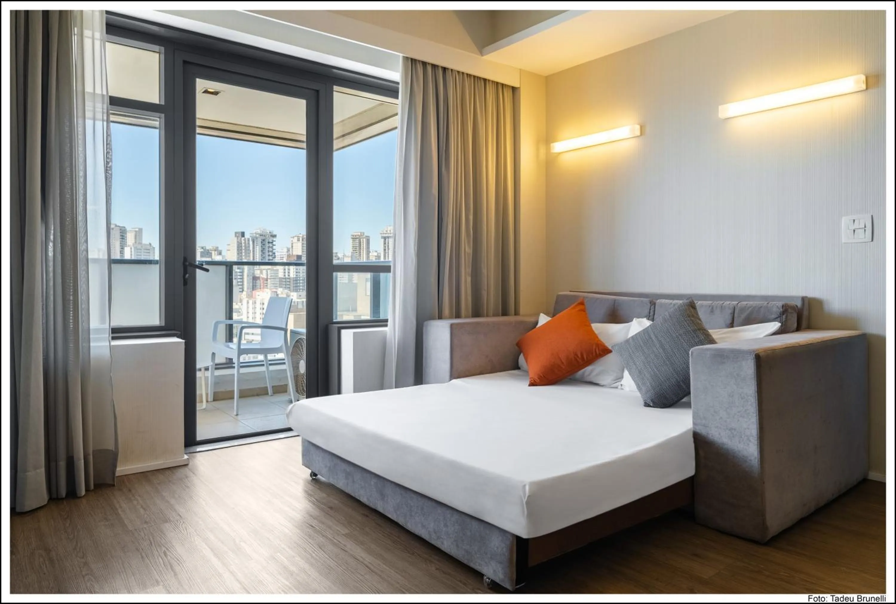 Living room, Bed in Mercure Sao Paulo Barra Funda