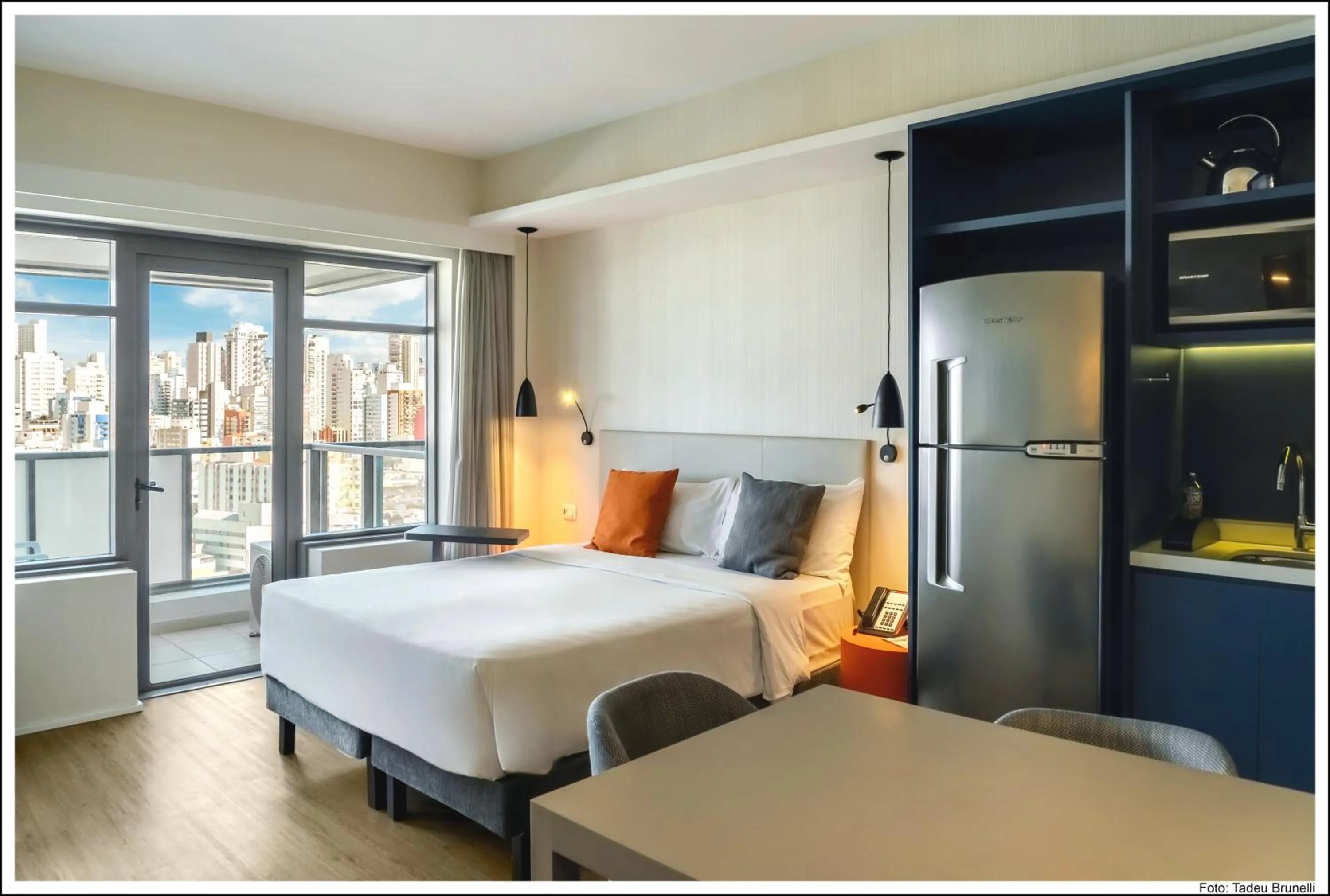 Balcony/Terrace, Bed in Mercure Sao Paulo Barra Funda