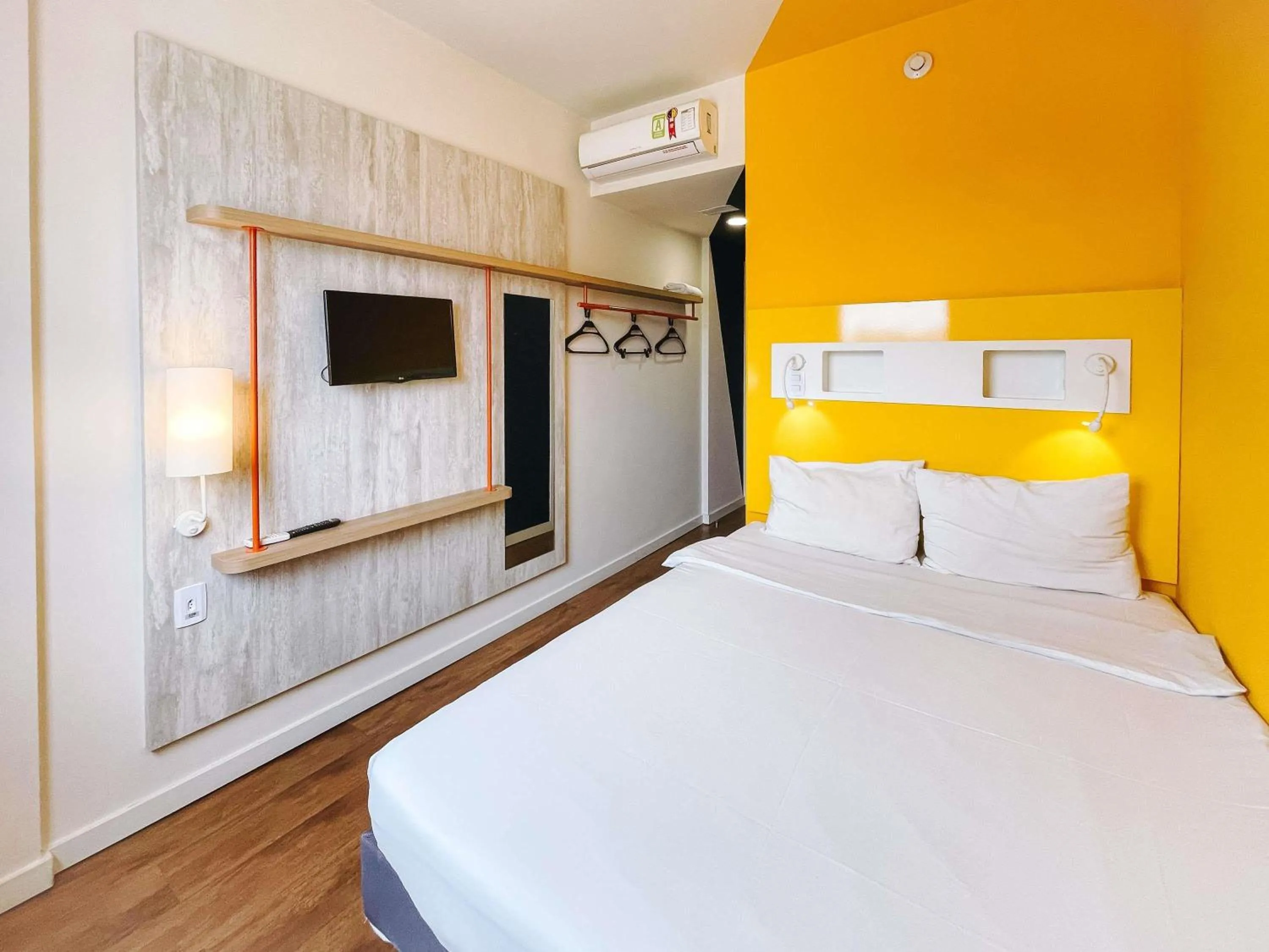 Bedroom, Bed in ibis budget Barbacena