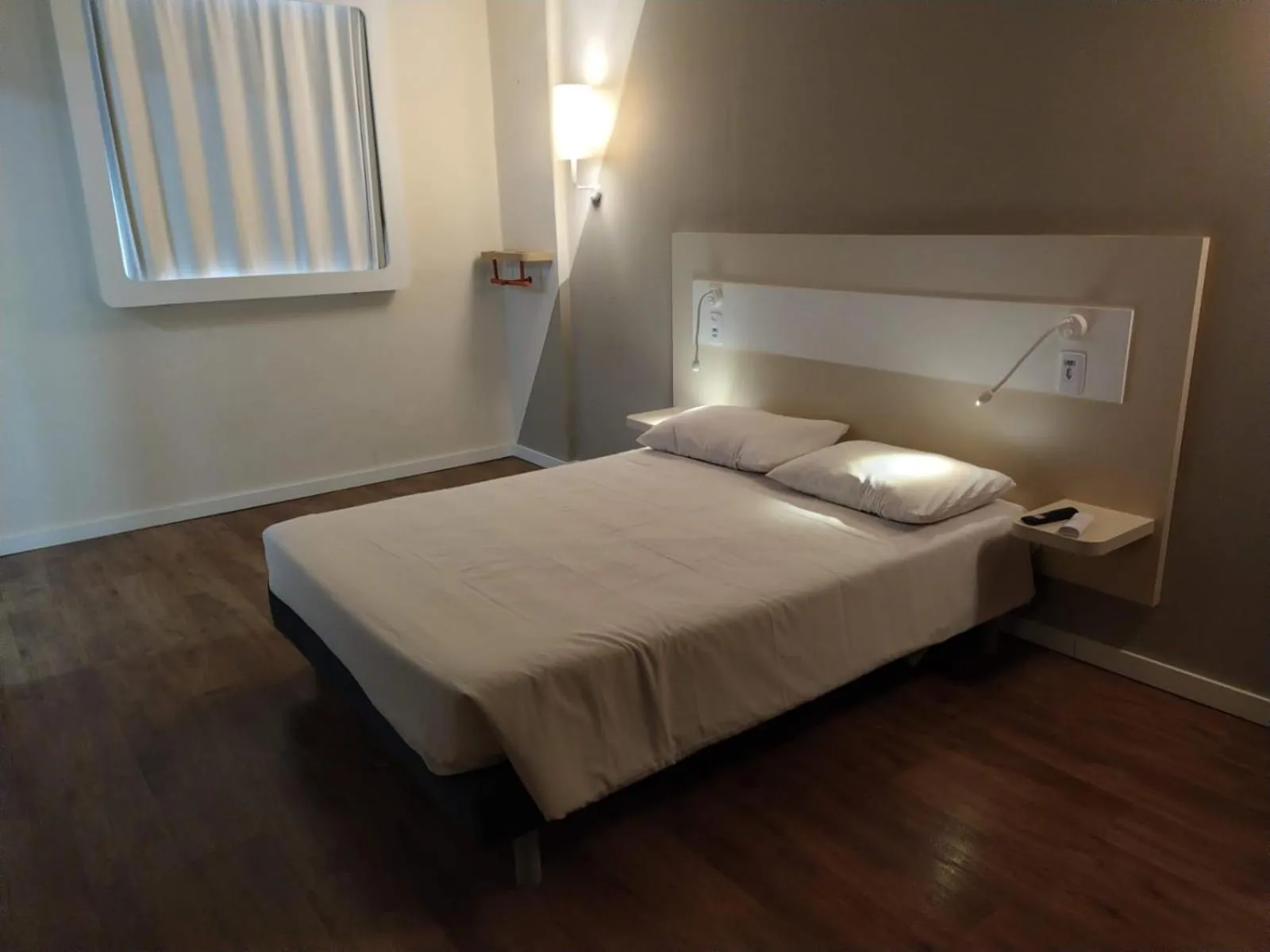 Facility for disabled guests, Bed in ibis budget Manhuaçu