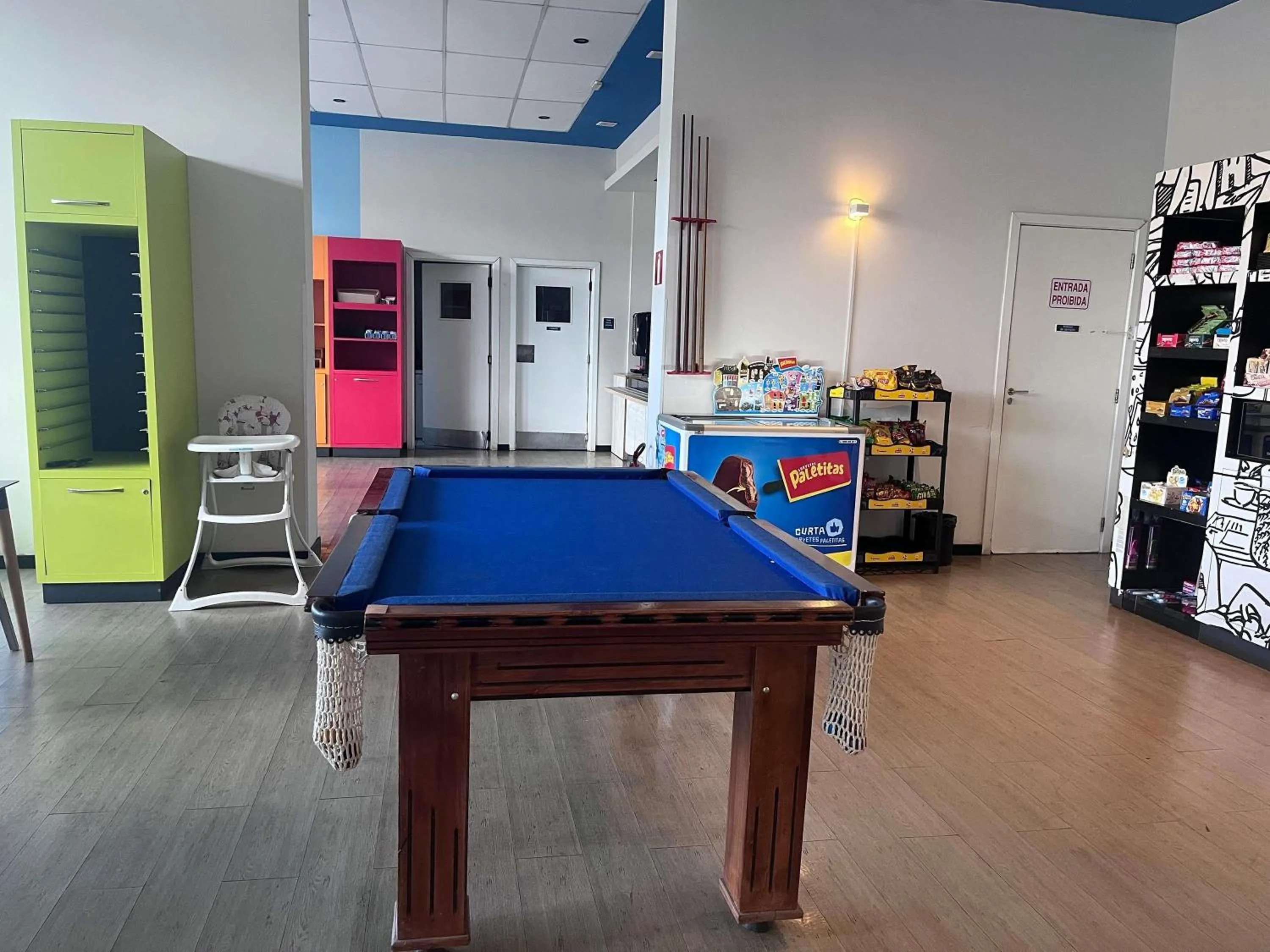 Lounge or bar in ibis budget Manhuaçu