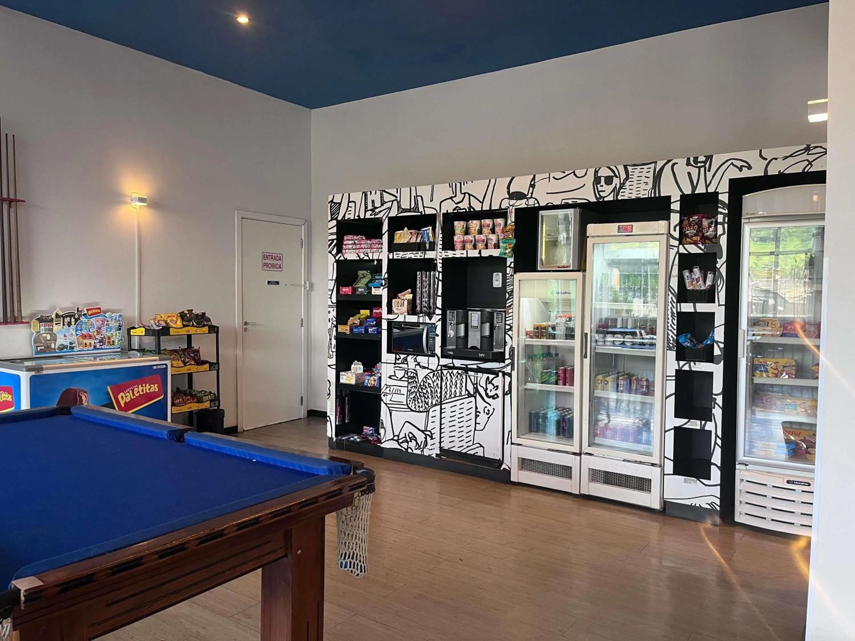 Lounge or bar in ibis budget Manhuaçu