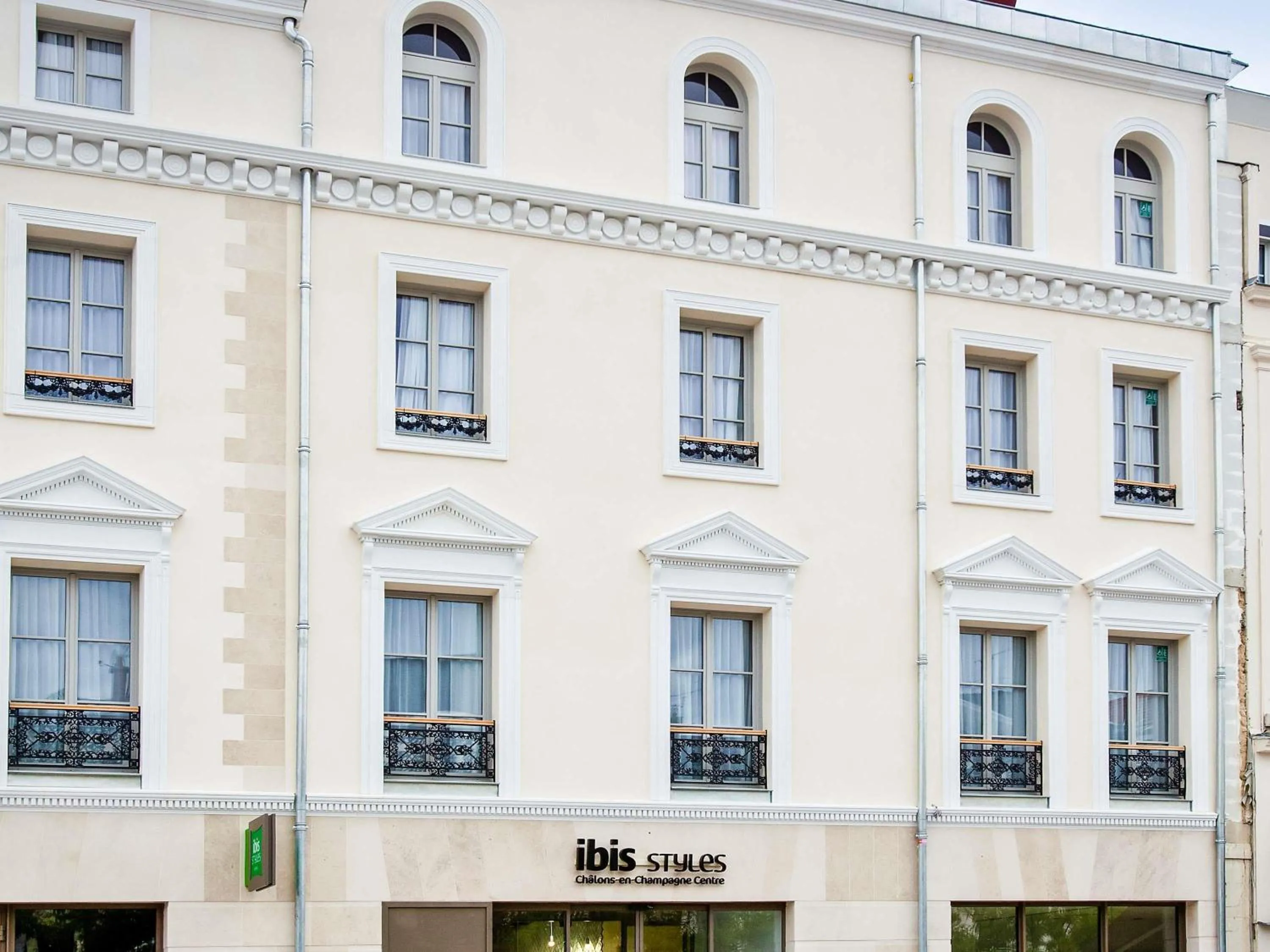 Property building in ibis Styles Chalons en Champagne Centre