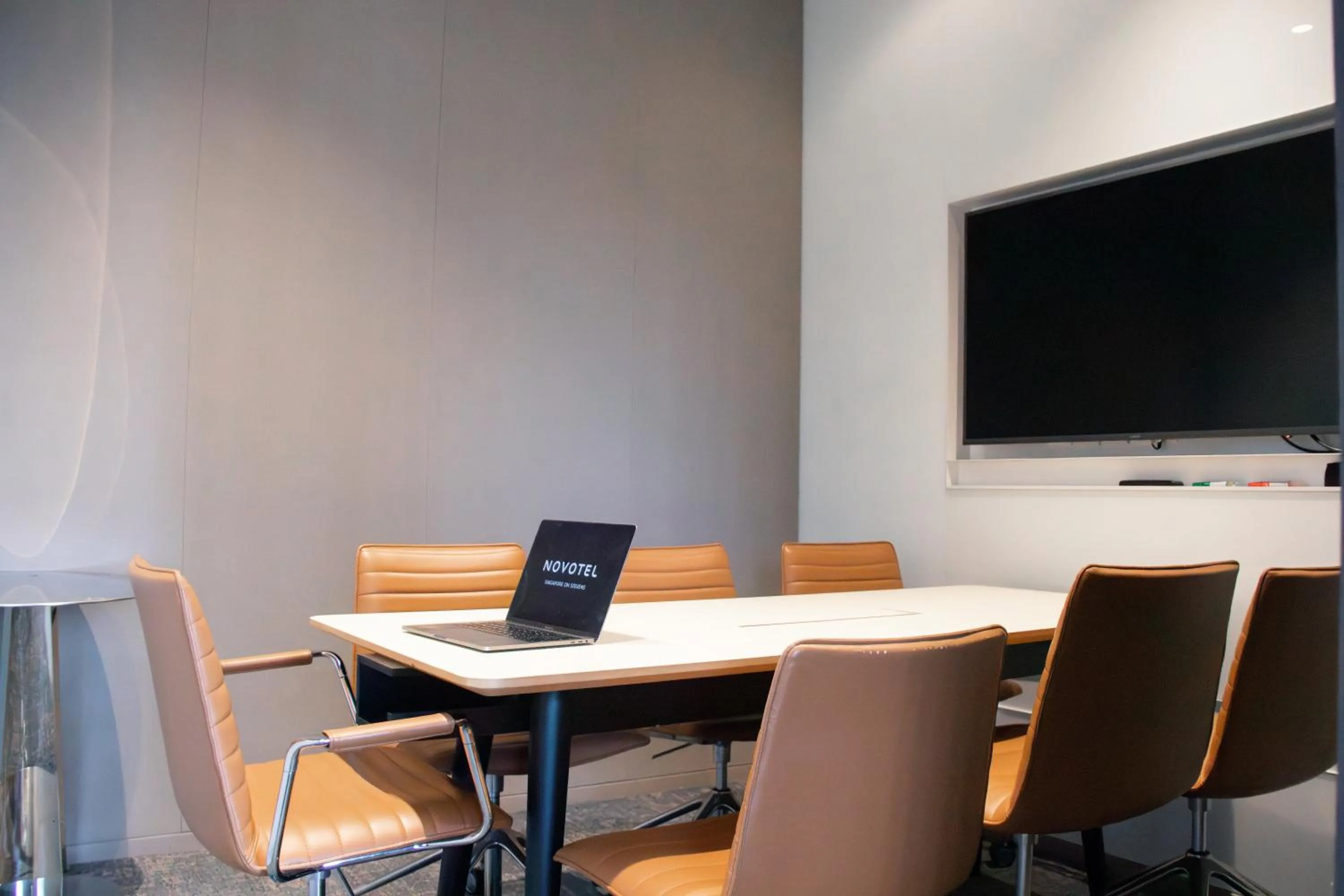 Lounge or bar in Mercure Singapore On Stevens