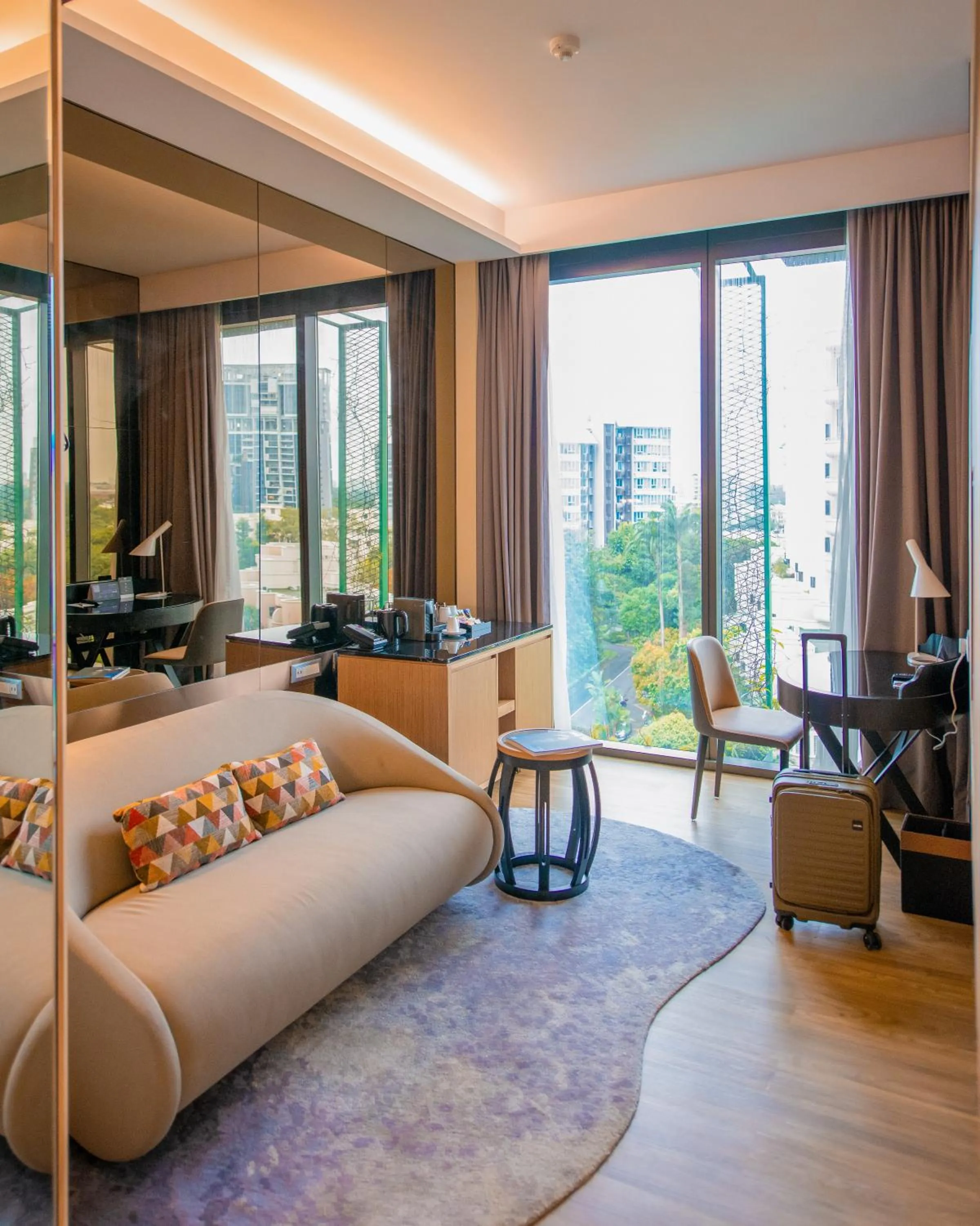 Bedroom in Mercure Singapore On Stevens