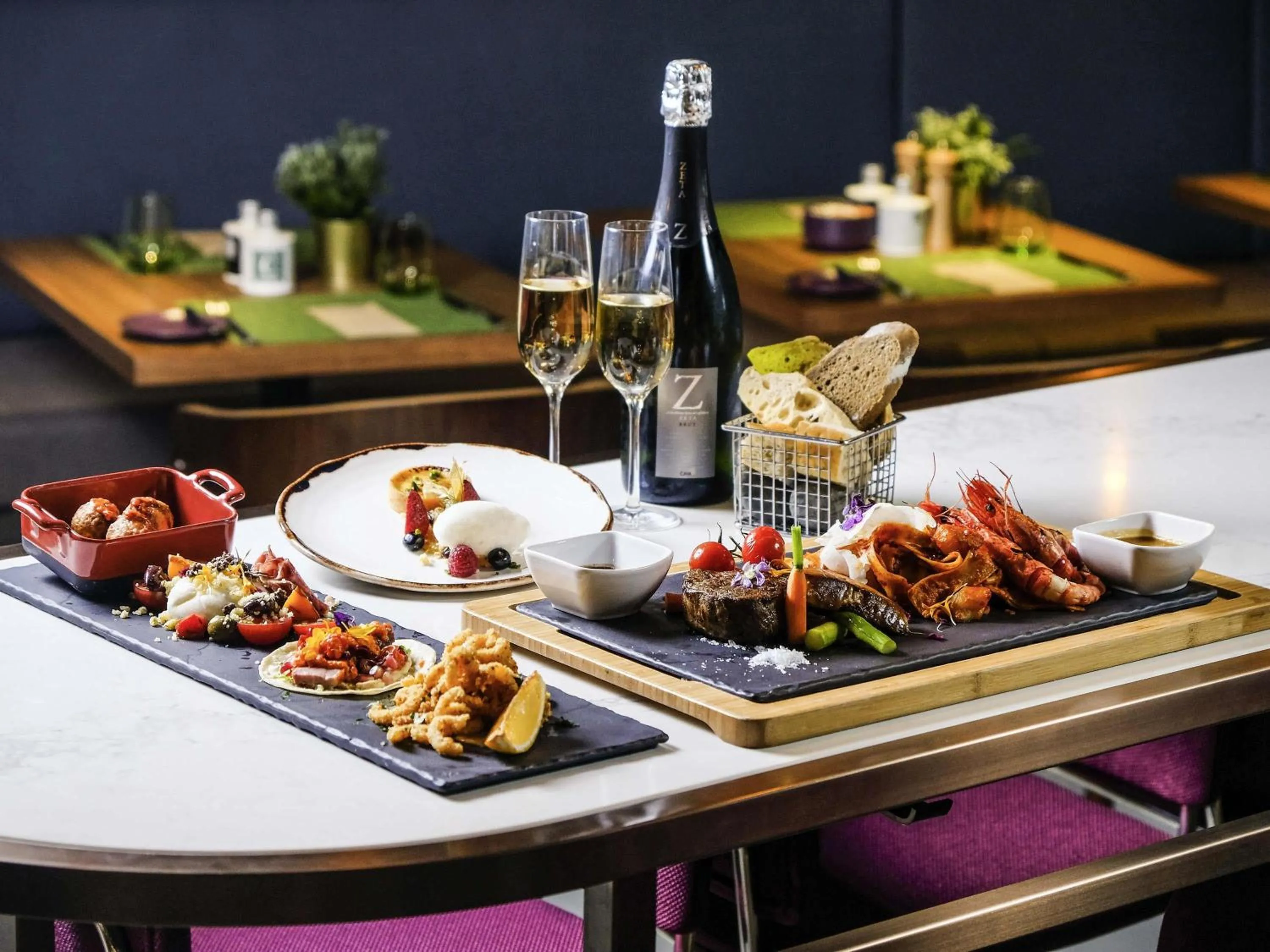 Restaurant/places to eat in Mercure Singapore On Stevens