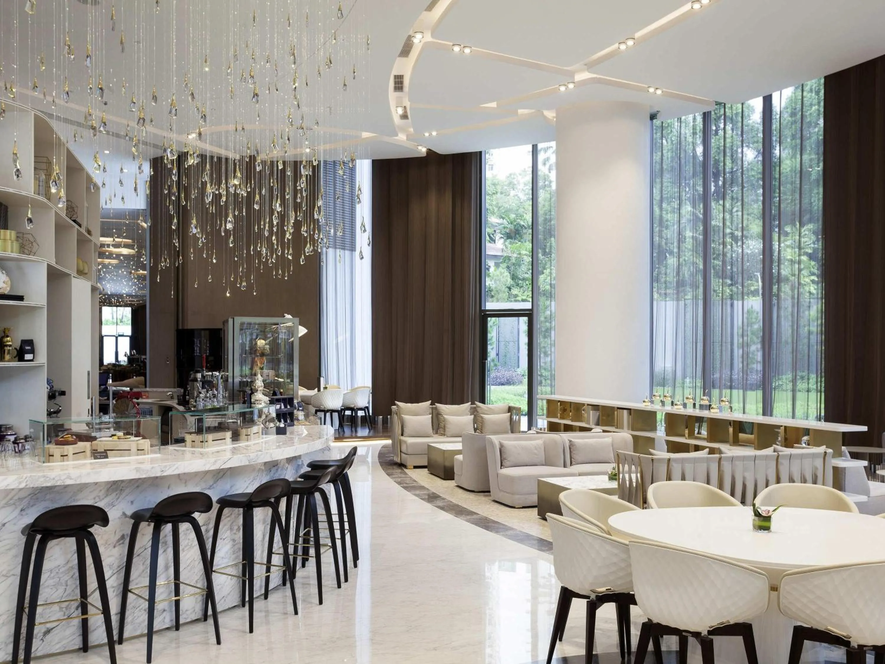 Lounge or bar in Novotel Singapore On Stevens