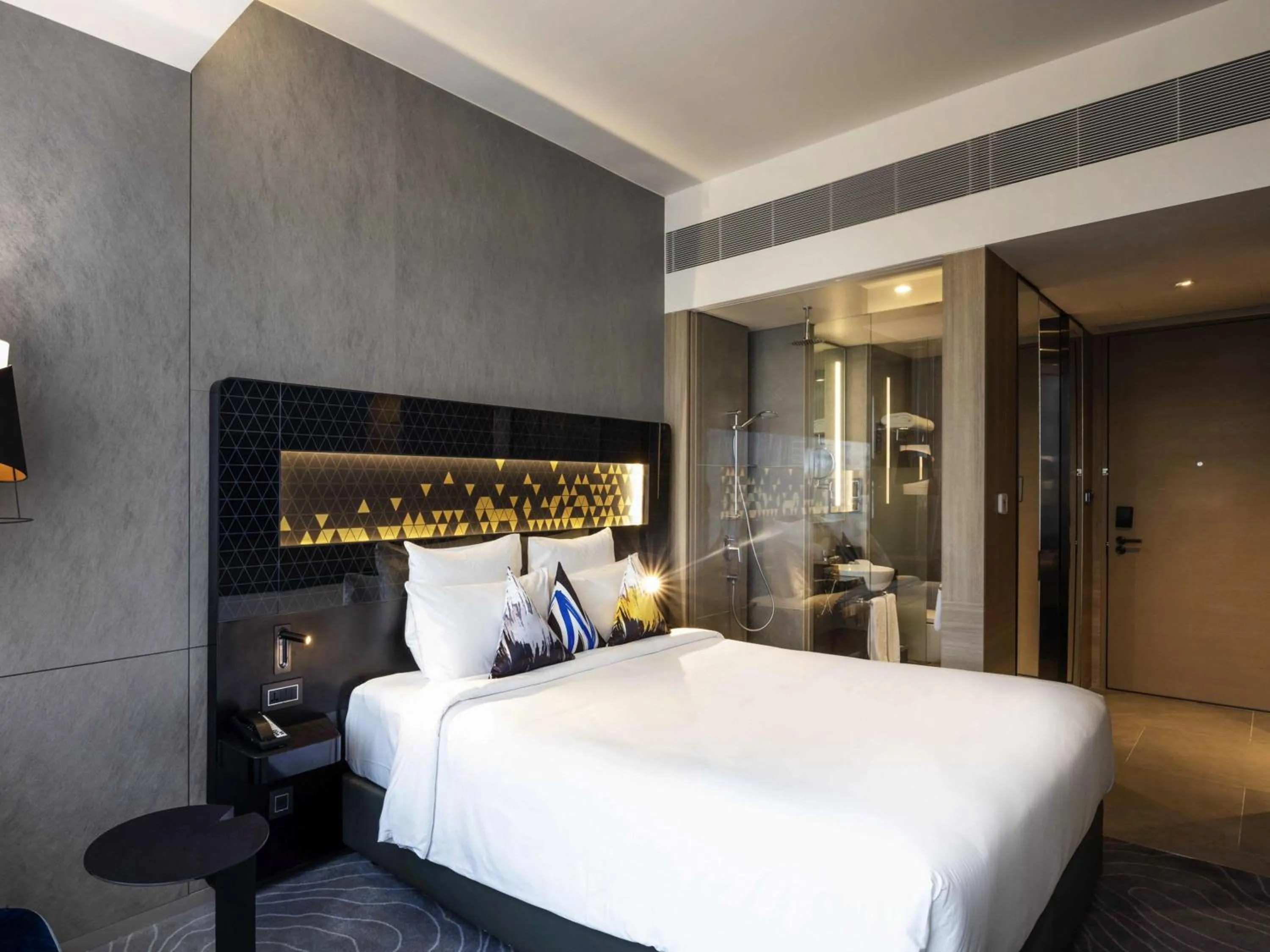 Bedroom, Bed in Novotel Singapore On Stevens