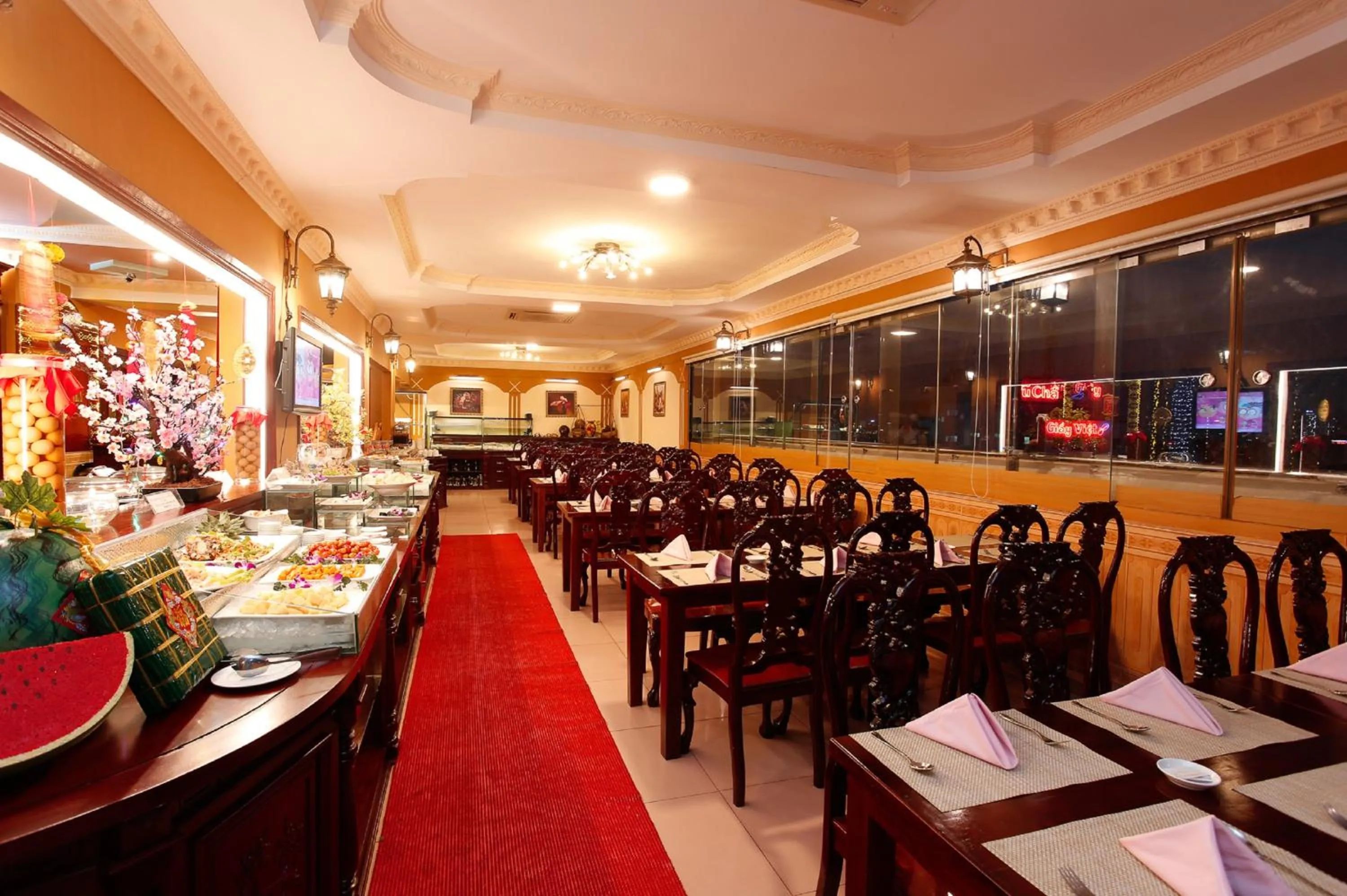 Restaurant/places to eat in New Pacific Hotel