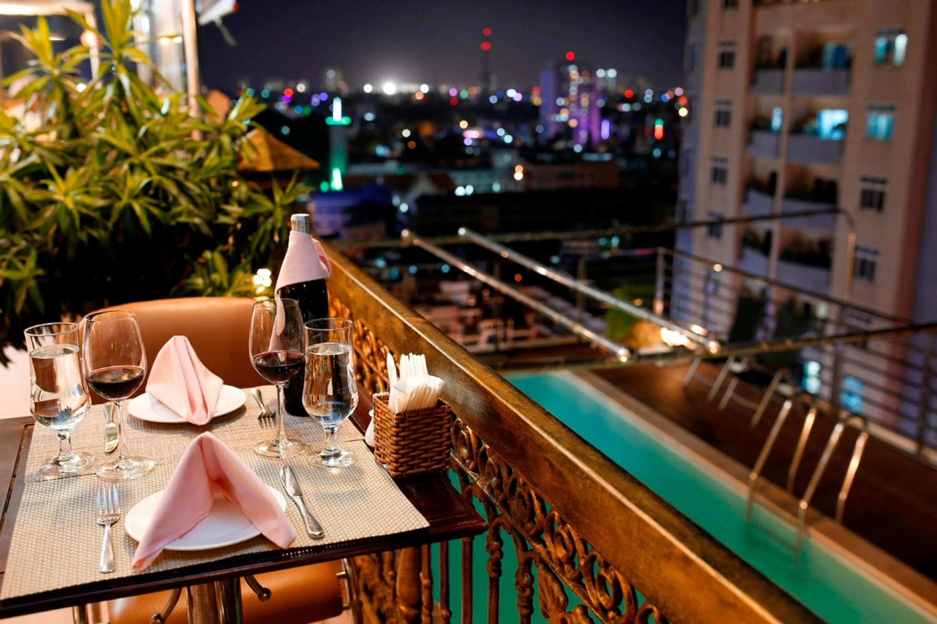 Restaurant/places to eat in New Pacific Hotel