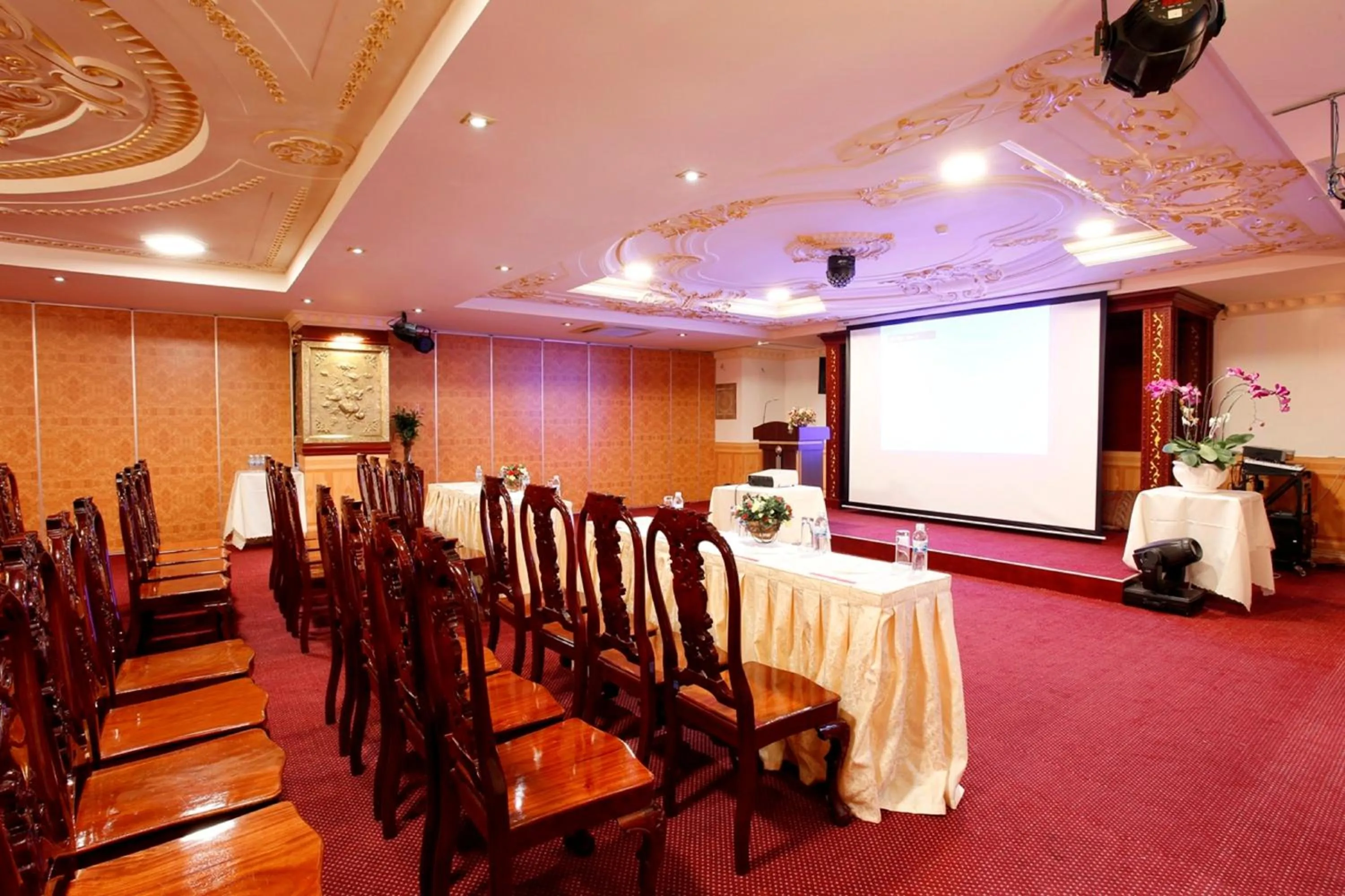 Business facilities in New Pacific Hotel