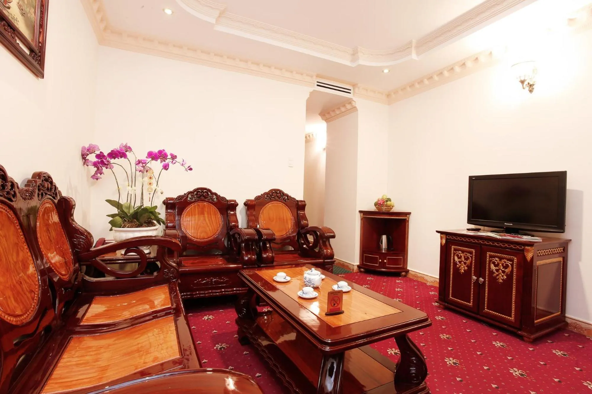 Communal lounge/ TV room in New Pacific Hotel