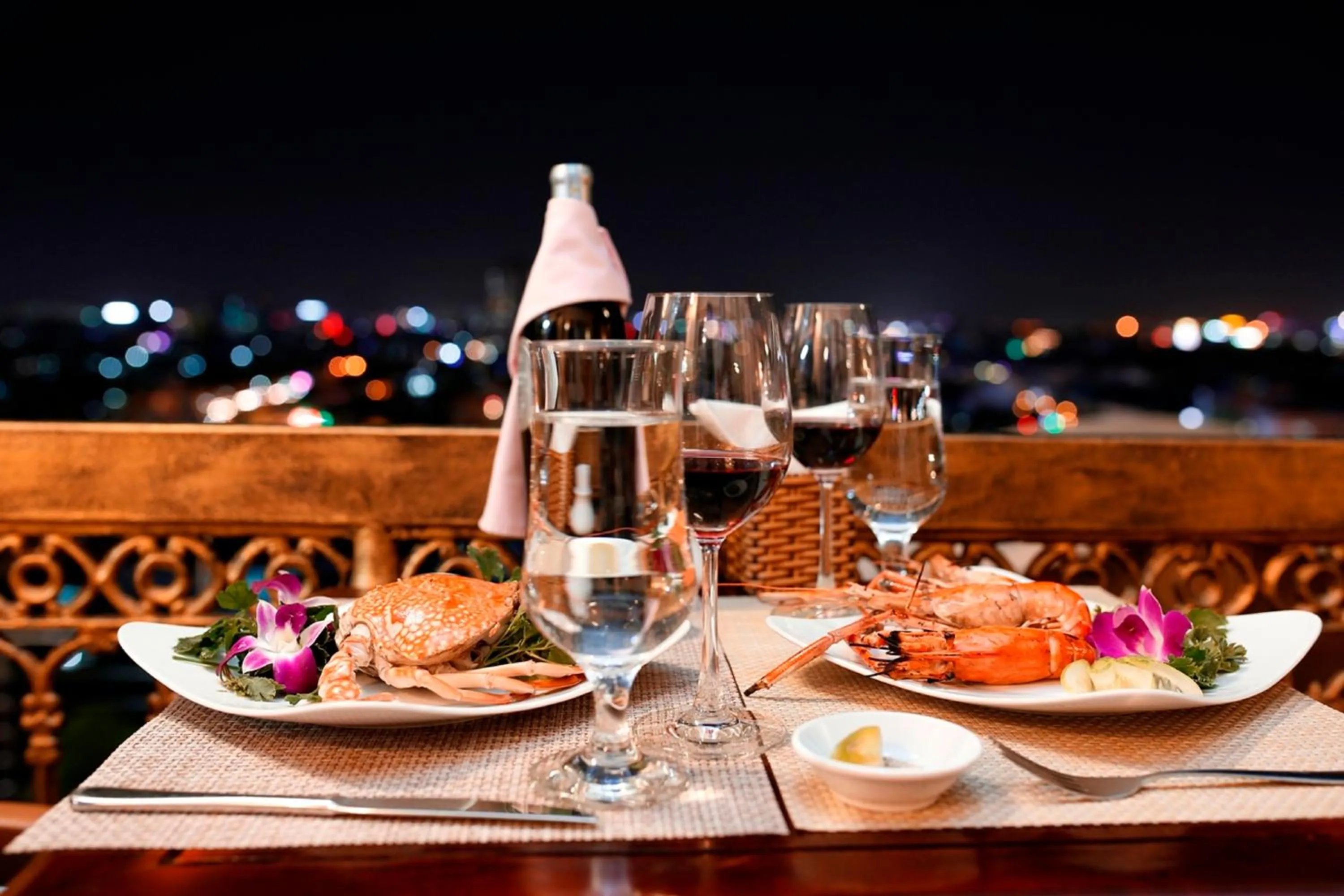 Restaurant/places to eat in New Pacific Hotel