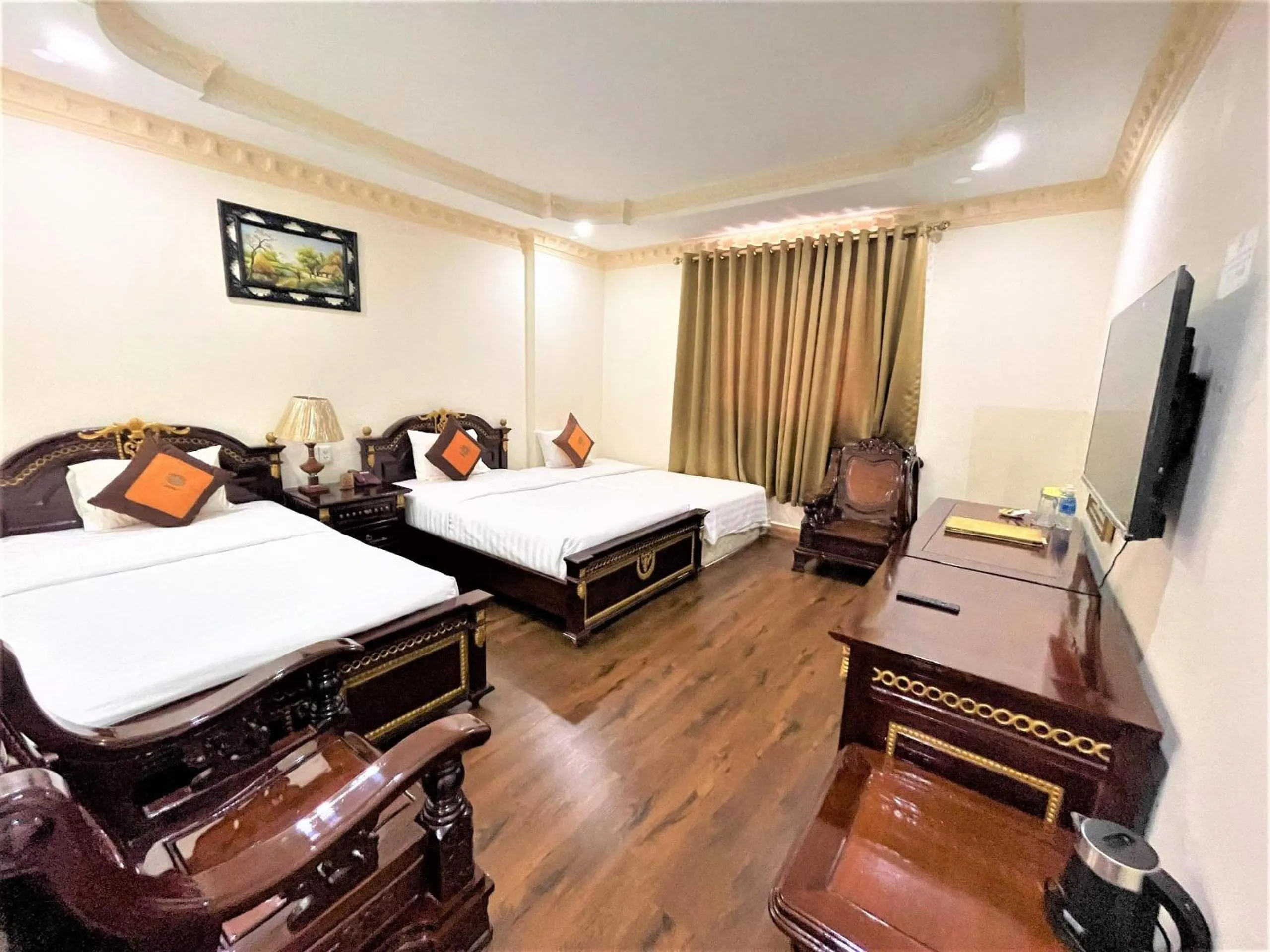 Communal lounge/ TV room, Bed in New Pacific Hotel