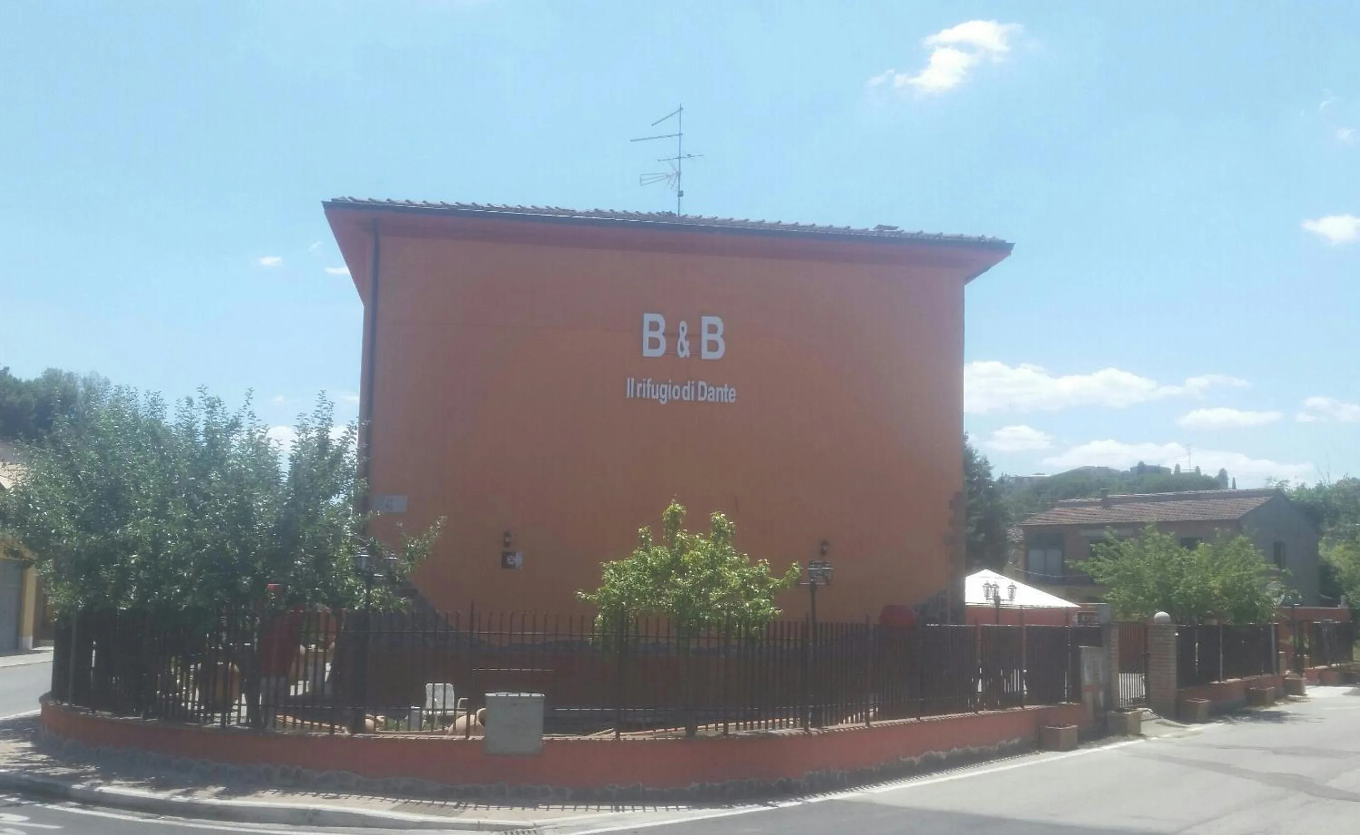Property building in Il Rifugio di Dante