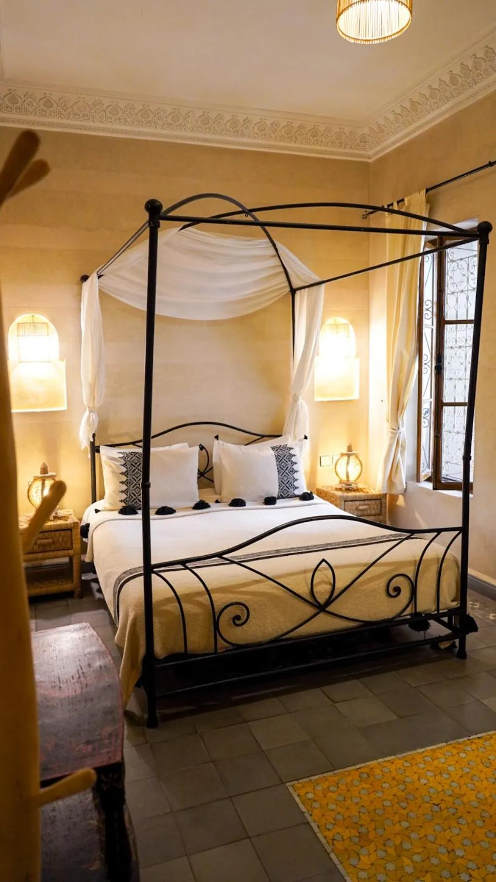 Bedroom, Bed in Monriad
