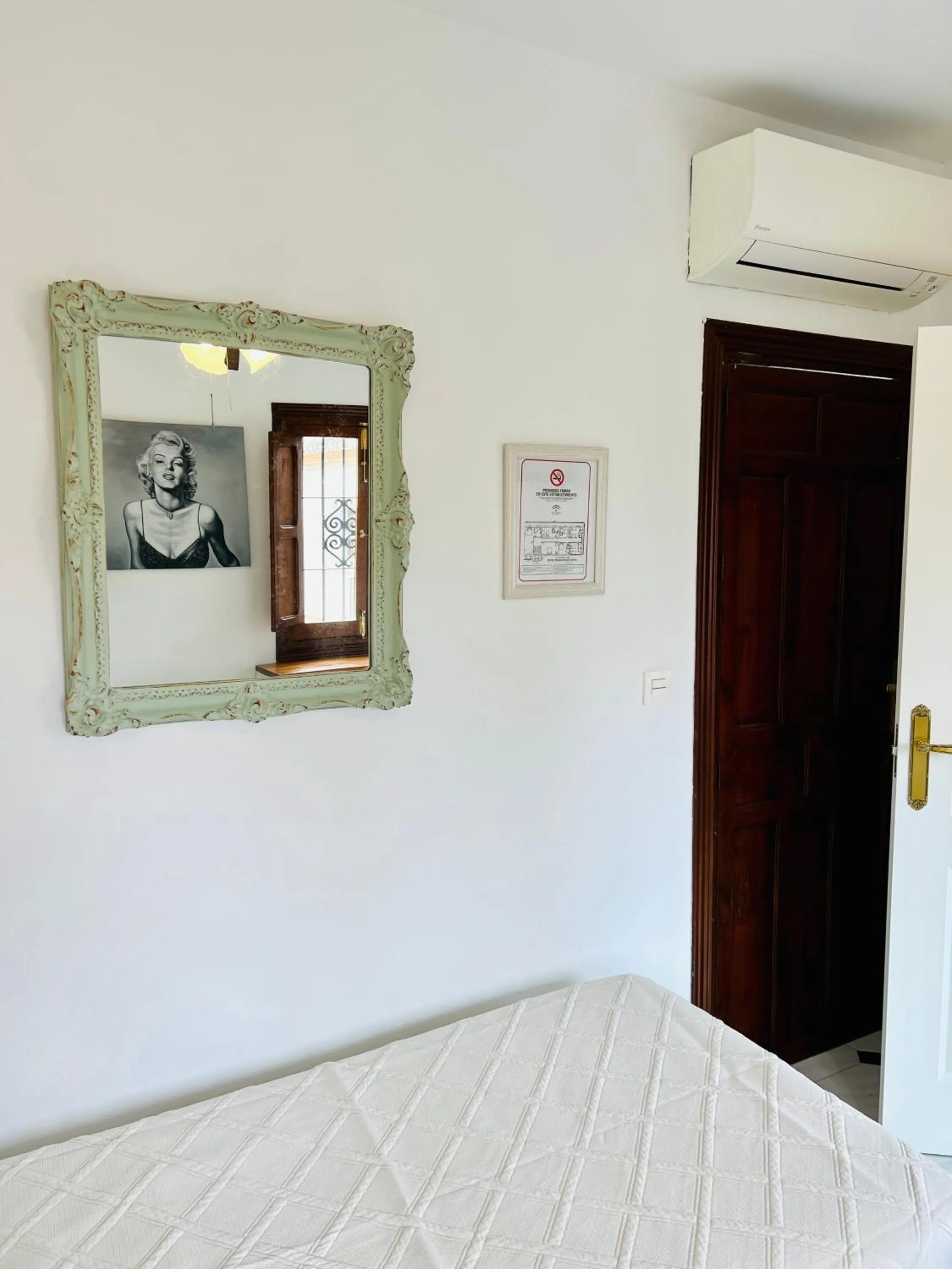 Photo of the whole room in Hotelito Suecia