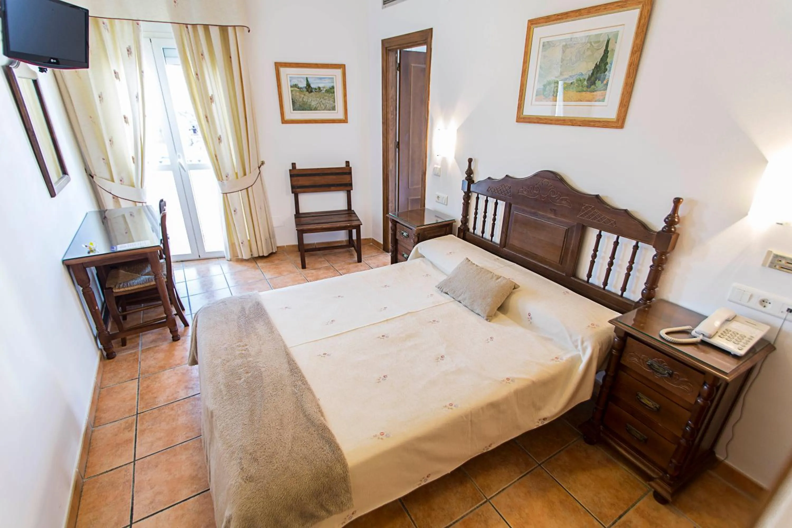 Bed in Hostal Marissal by Dorobe