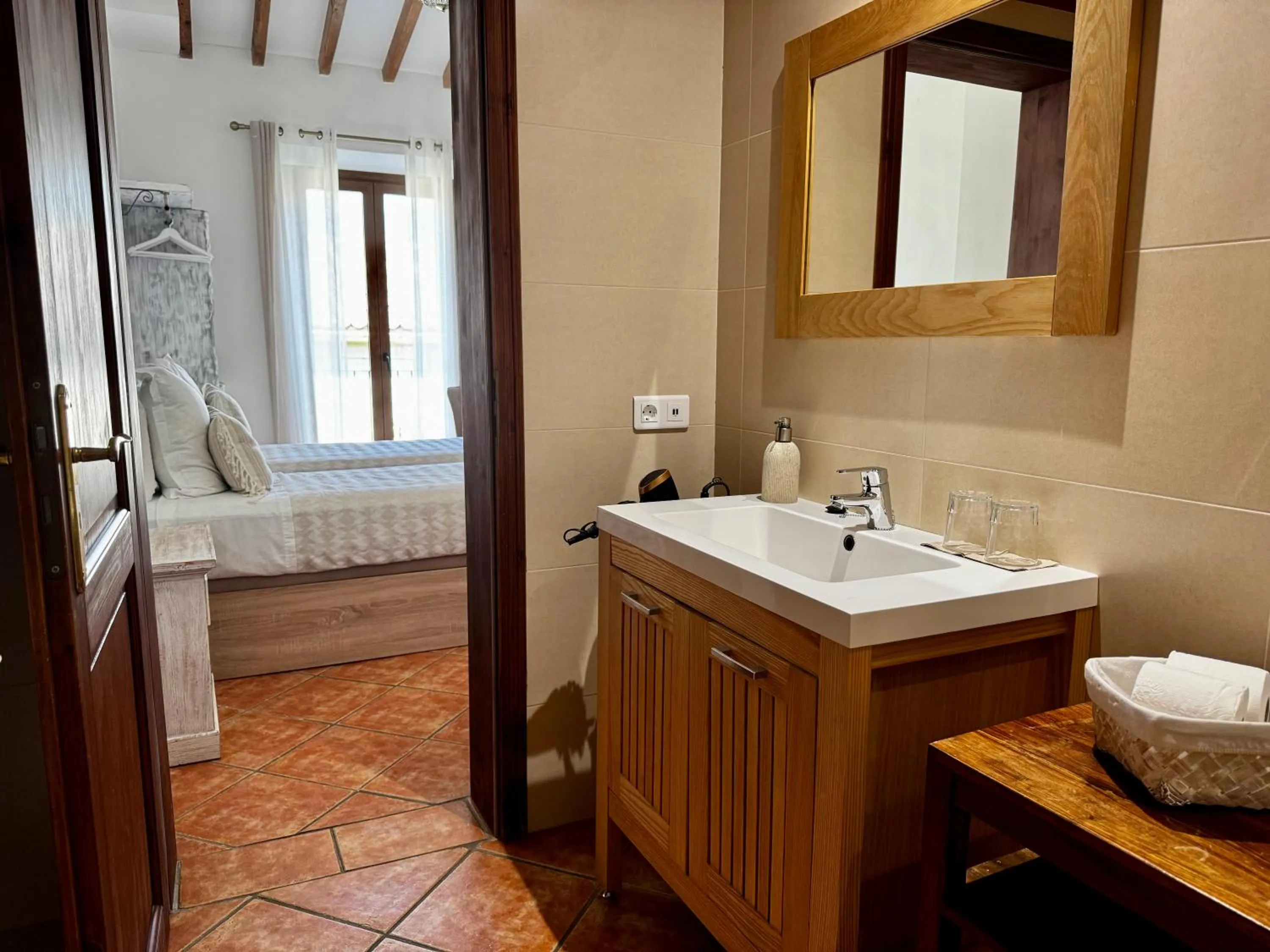 Bathroom, Bed in Hotel Casa Bougainvillea
