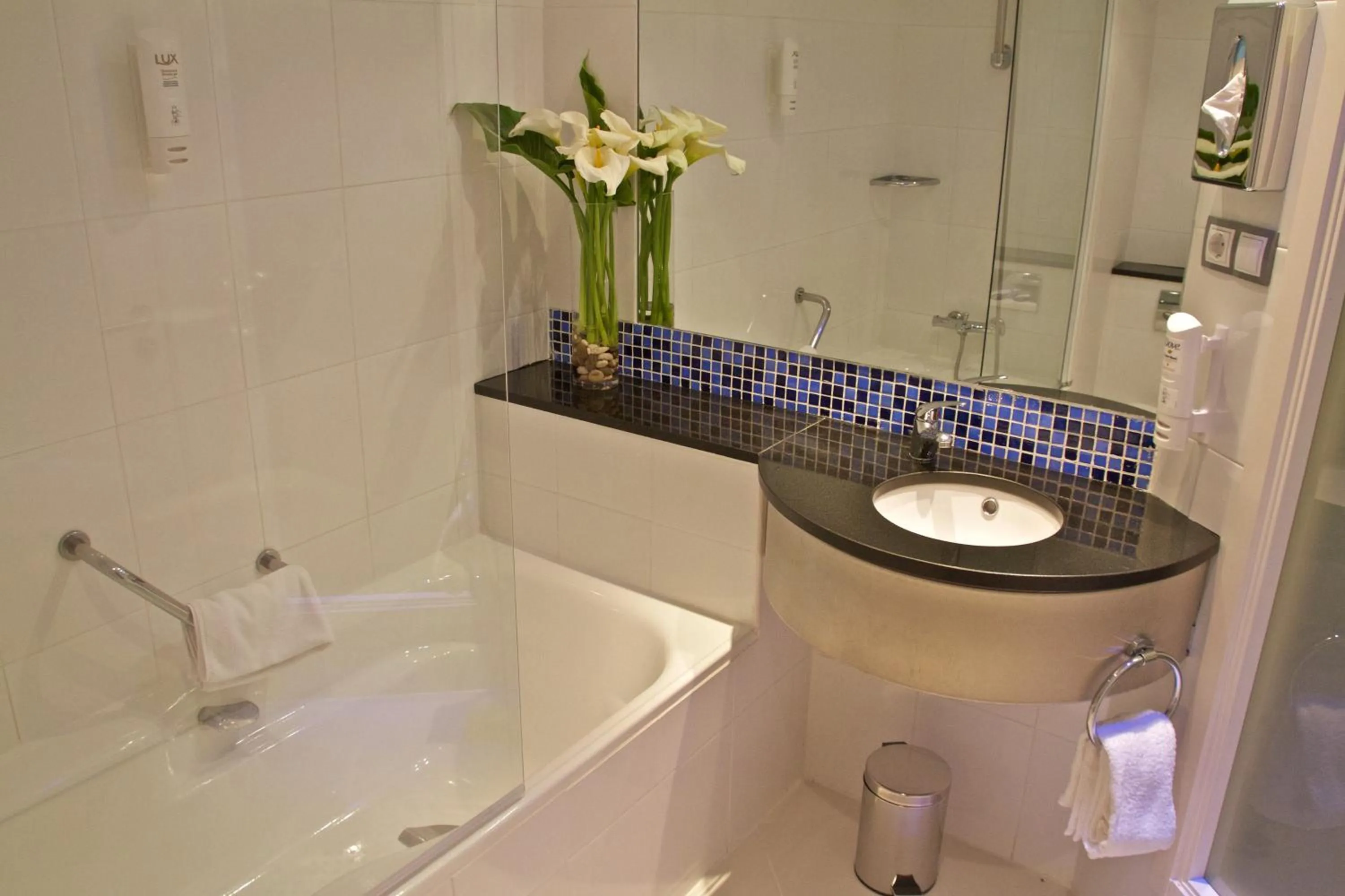 Bathroom in Holiday Inn Express Campo de Gibraltar-Barrios by IHG