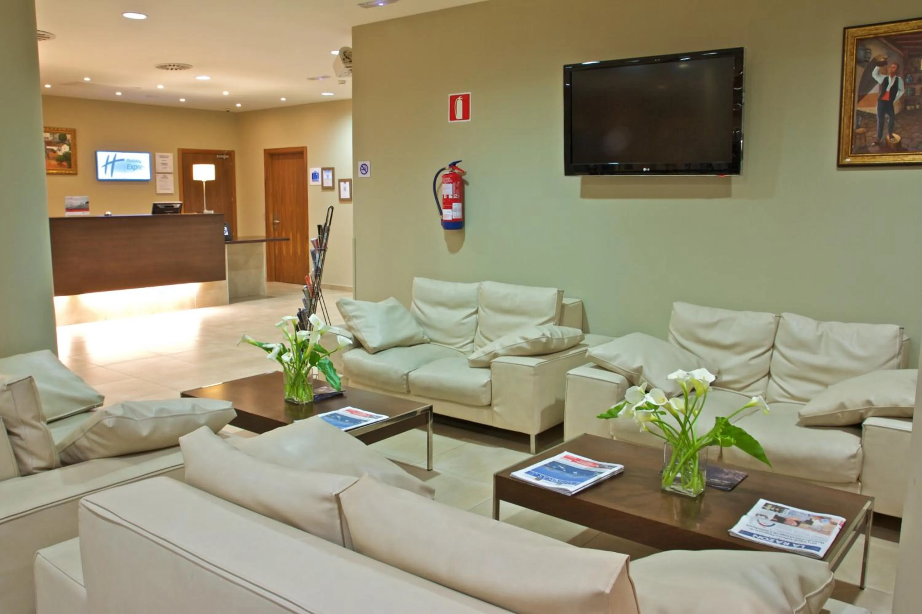Lobby or reception in Holiday Inn Express Campo de Gibraltar-Barrios by IHG