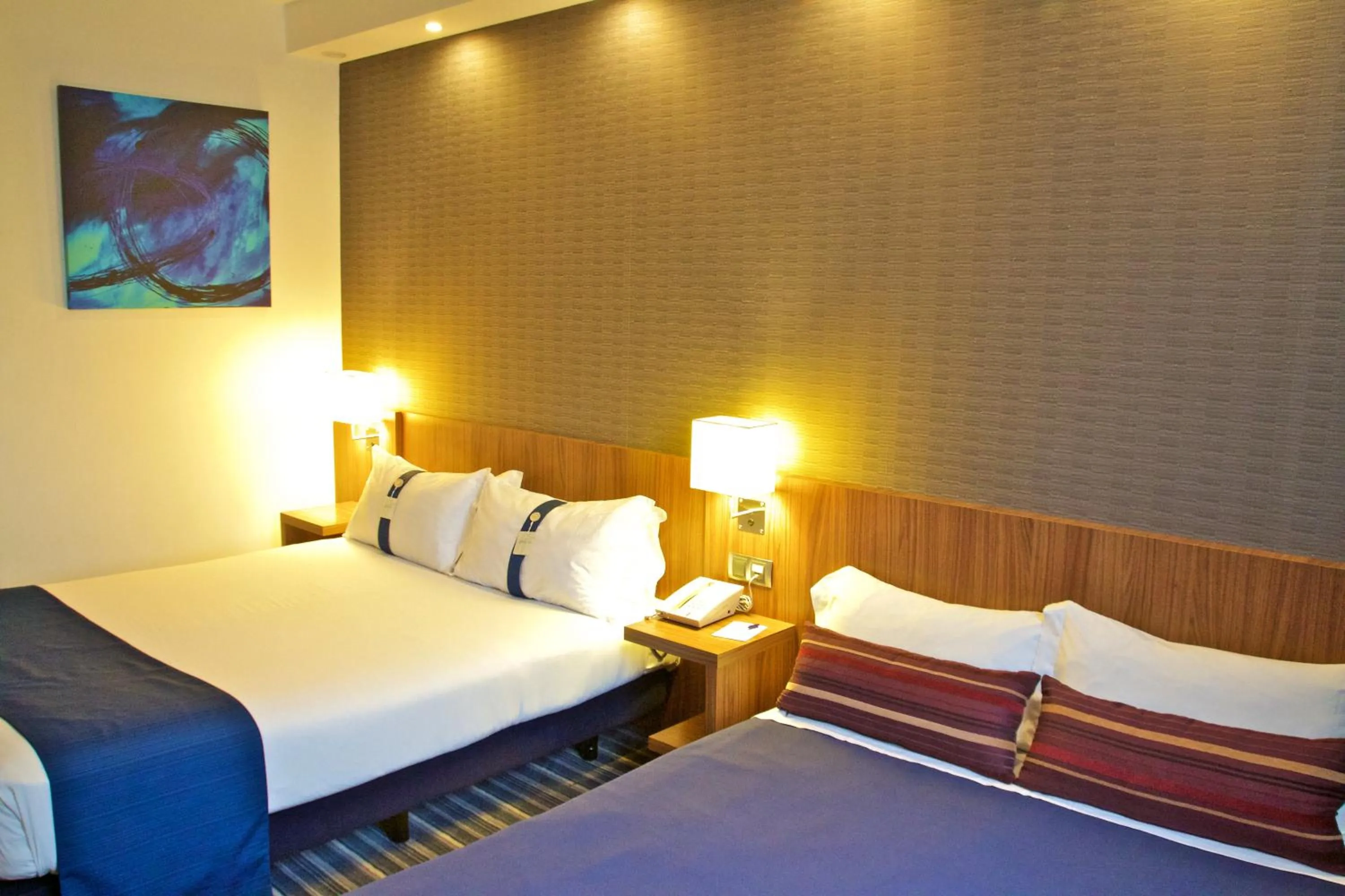 Bed in Holiday Inn Express Campo de Gibraltar-Barrios by IHG