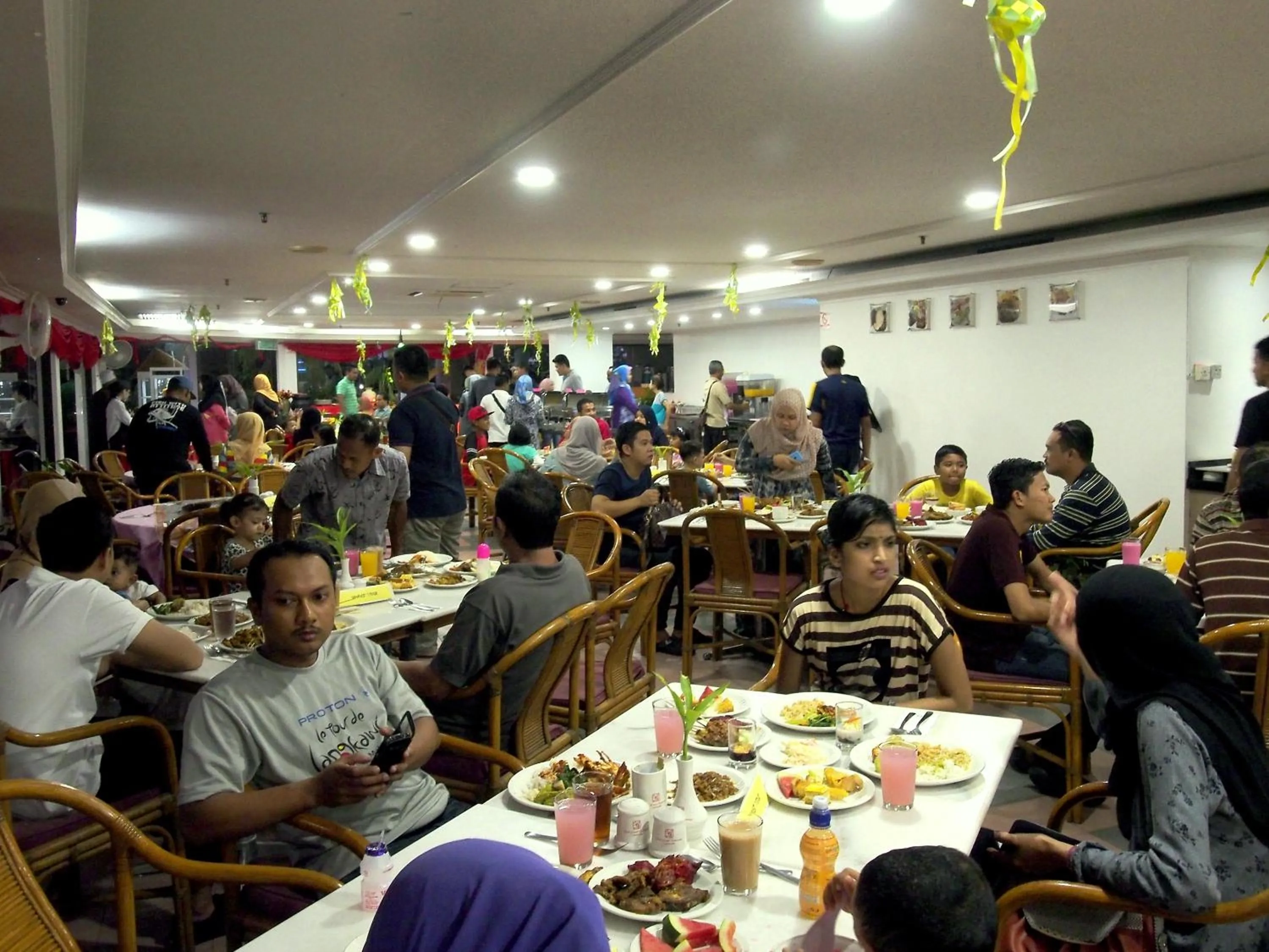 Restaurant/places to eat in Hotel Grand Continental Langkawi