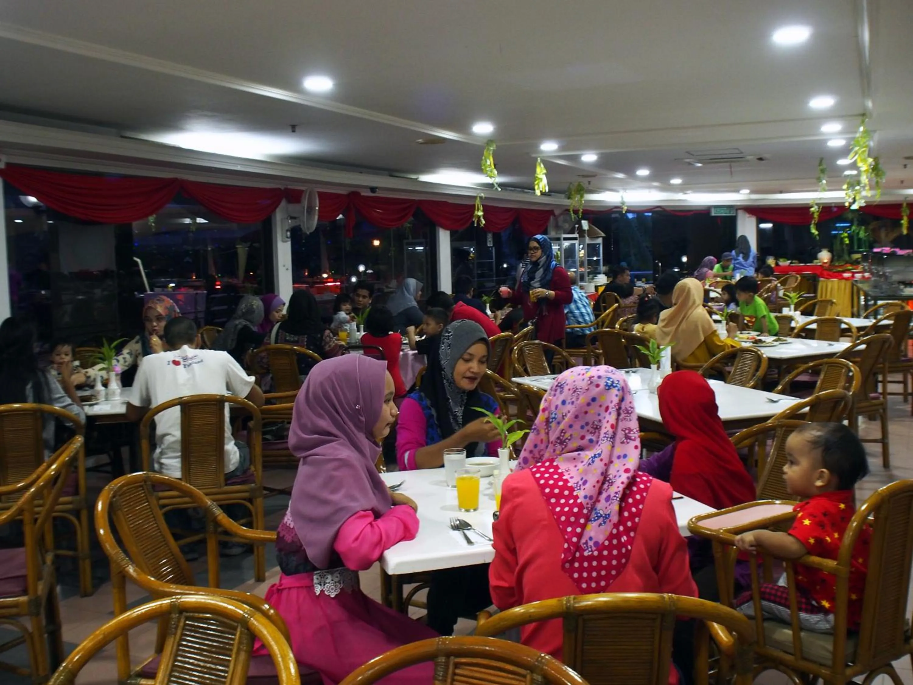 Restaurant/places to eat in Hotel Grand Continental Langkawi