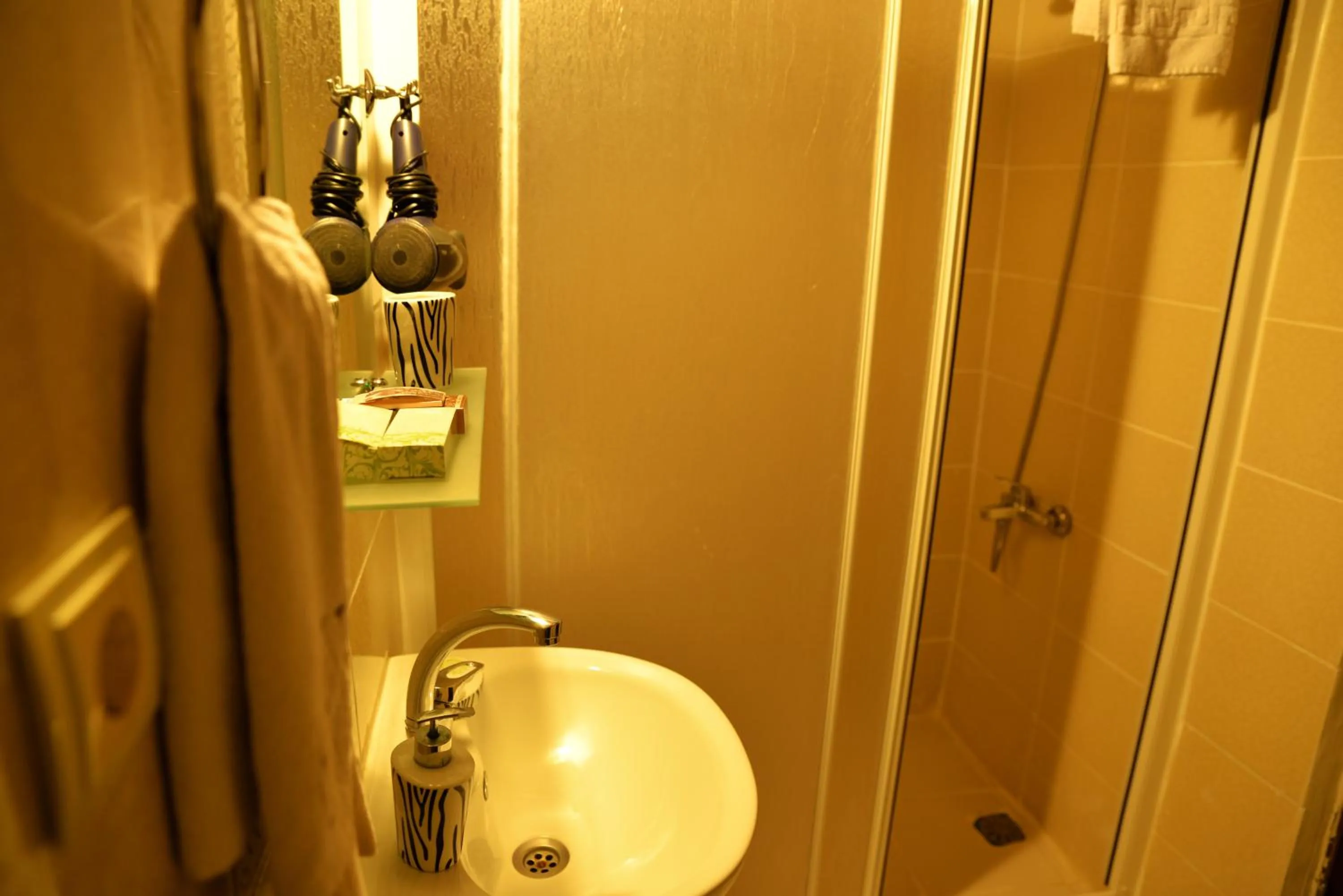 Shower in Urgup Konak Hotel