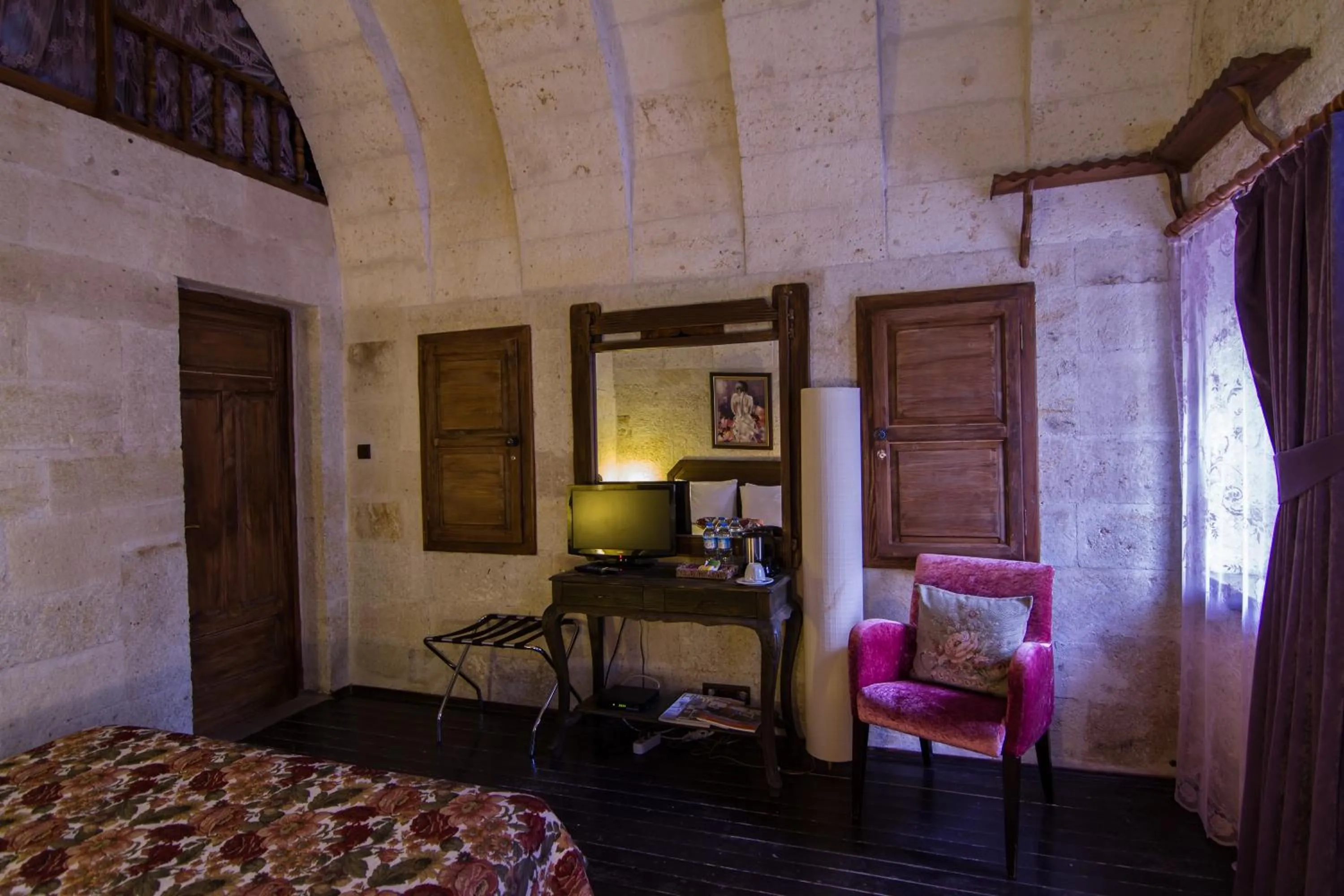 Photo of the whole room, Bed in Urgup Konak Hotel