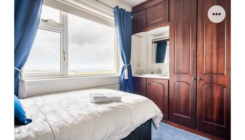 Bedroom, Bed in Cullentra House