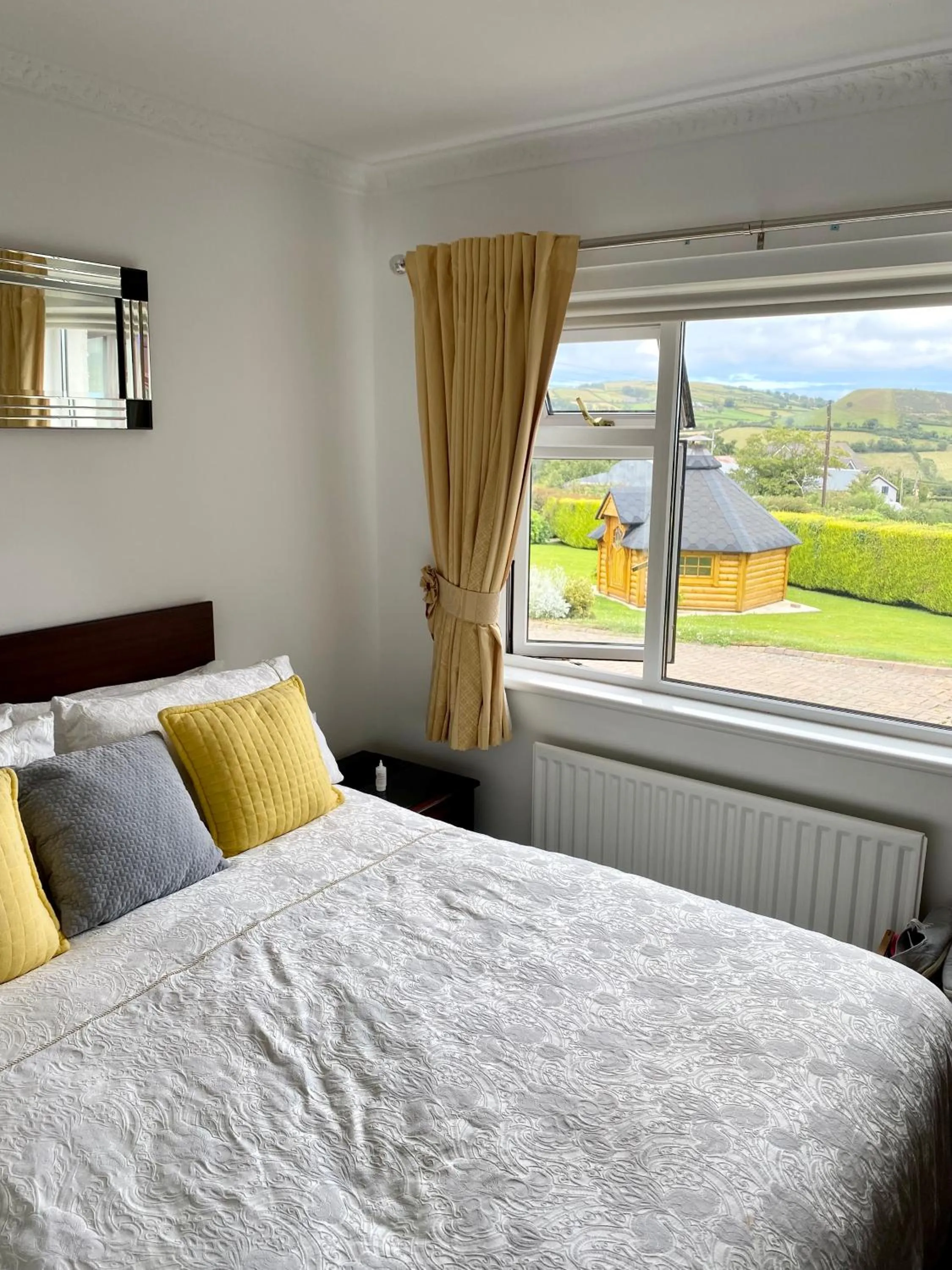 Bedroom, Bed in Cullentra House