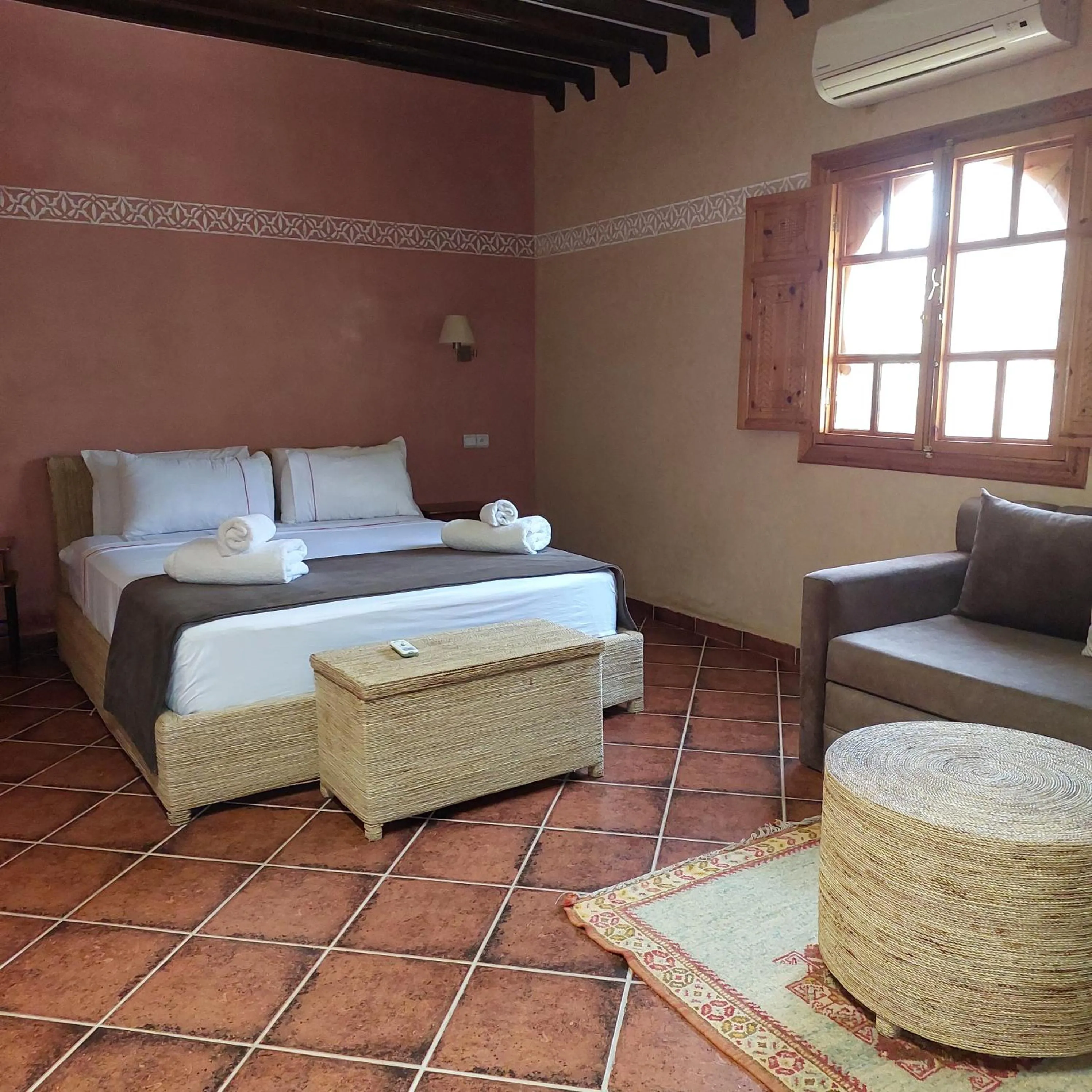 Bedroom, Bed in Chez Mamouchthka