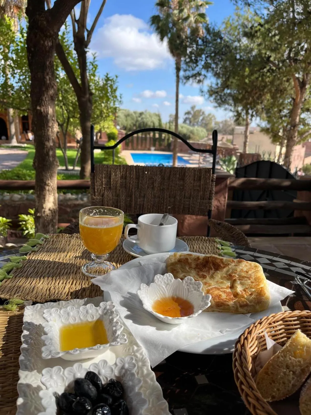 Breakfast in Chez Mamouchthka