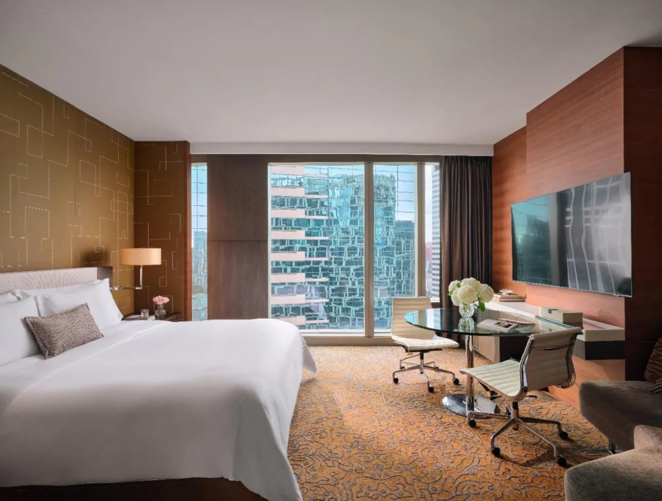 Bed in The Langham, Shanghai, Xintiandi