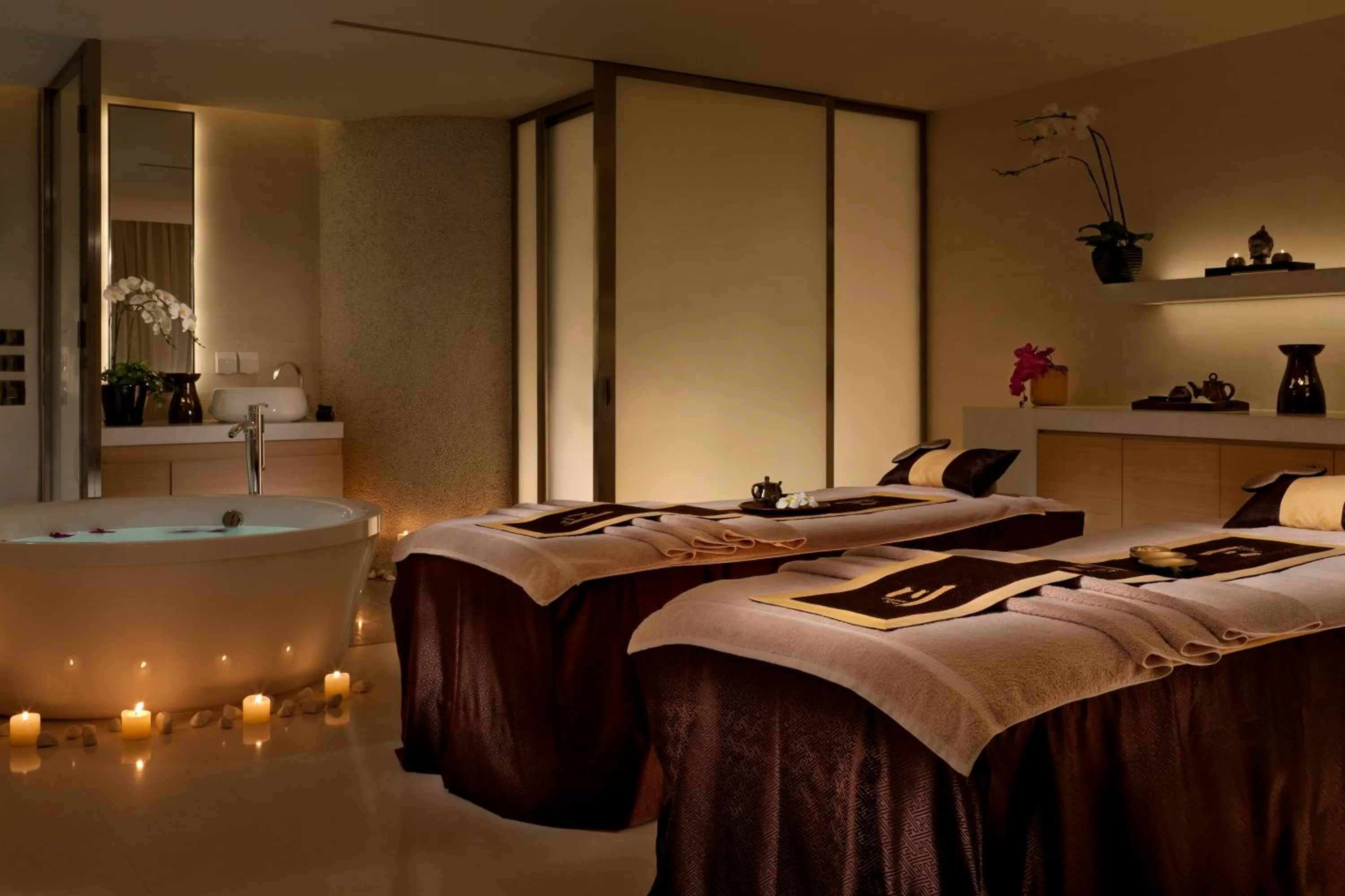 Massage, Bed in The Langham, Shanghai, Xintiandi