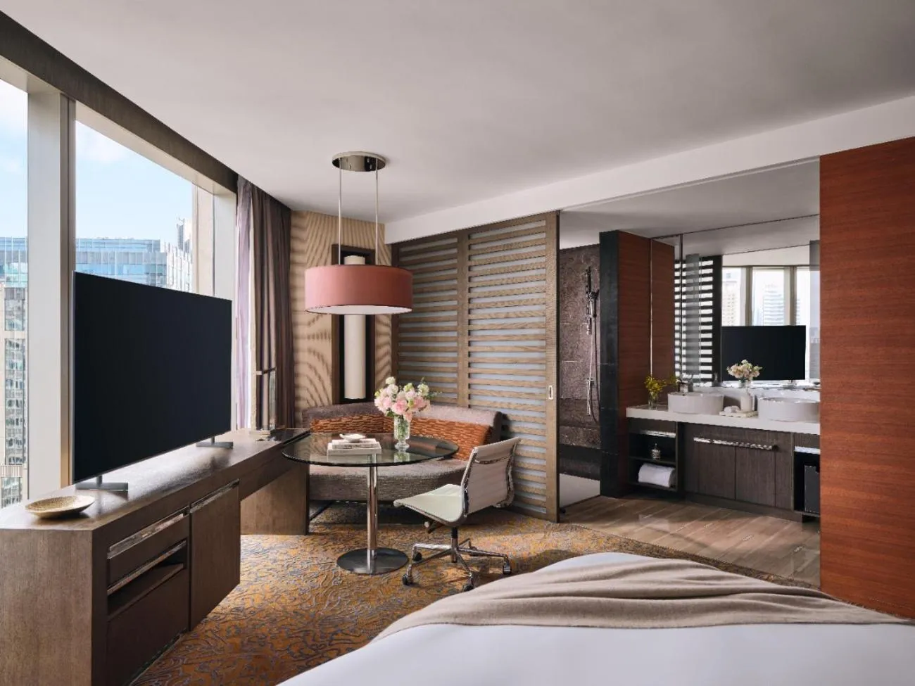 Bed in The Langham, Shanghai, Xintiandi