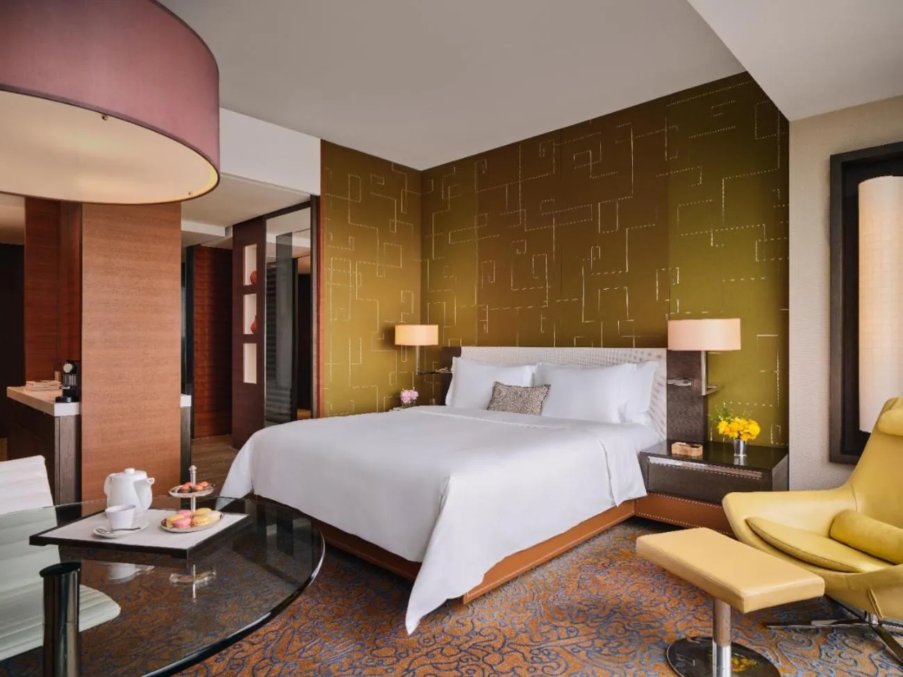 Bed in The Langham, Shanghai, Xintiandi