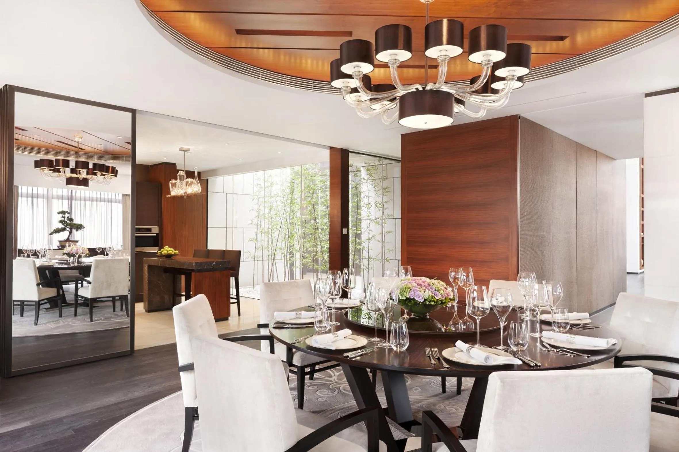 Dining area in The Langham, Shanghai, Xintiandi