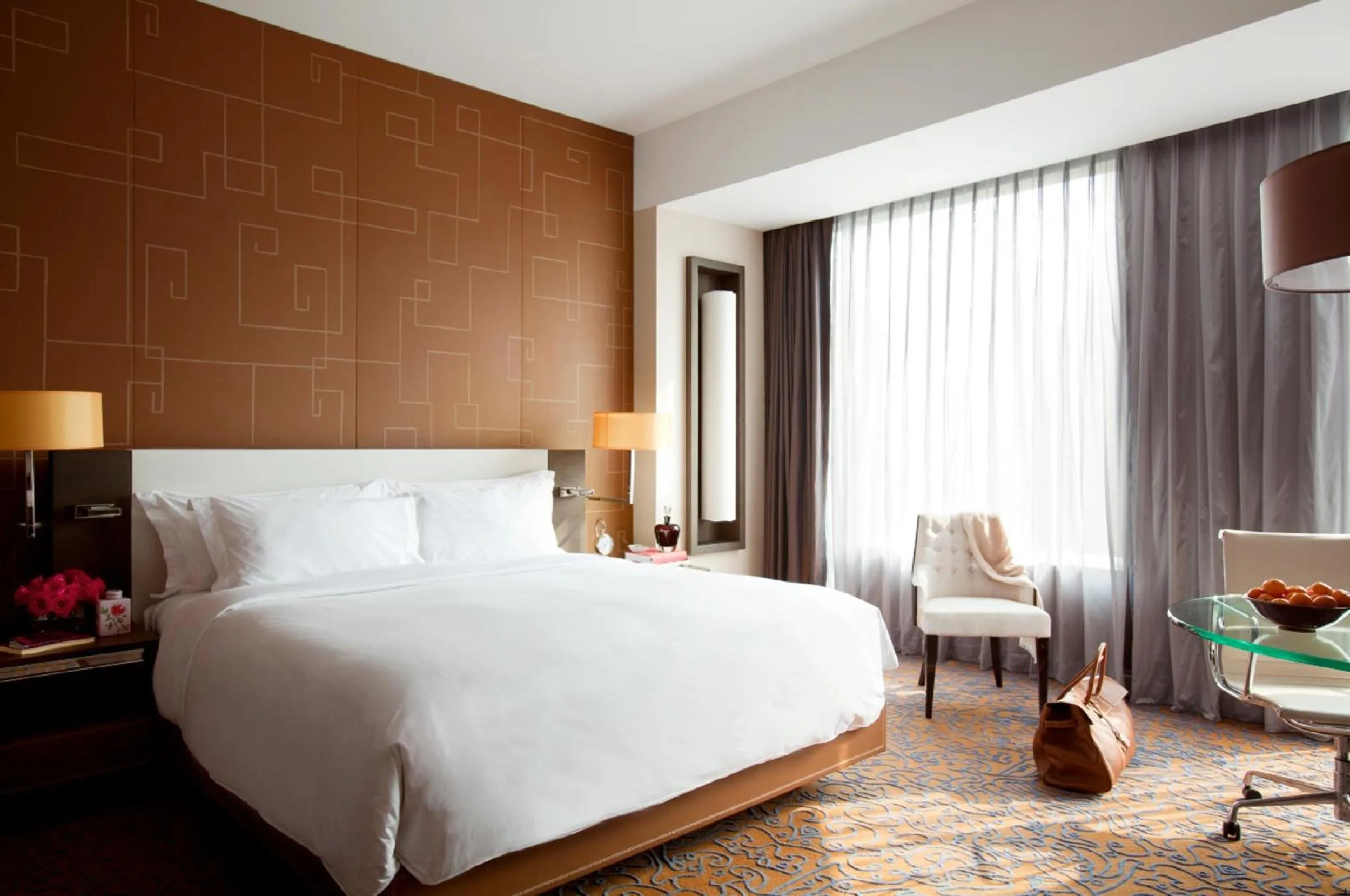 Bed in The Langham, Shanghai, Xintiandi