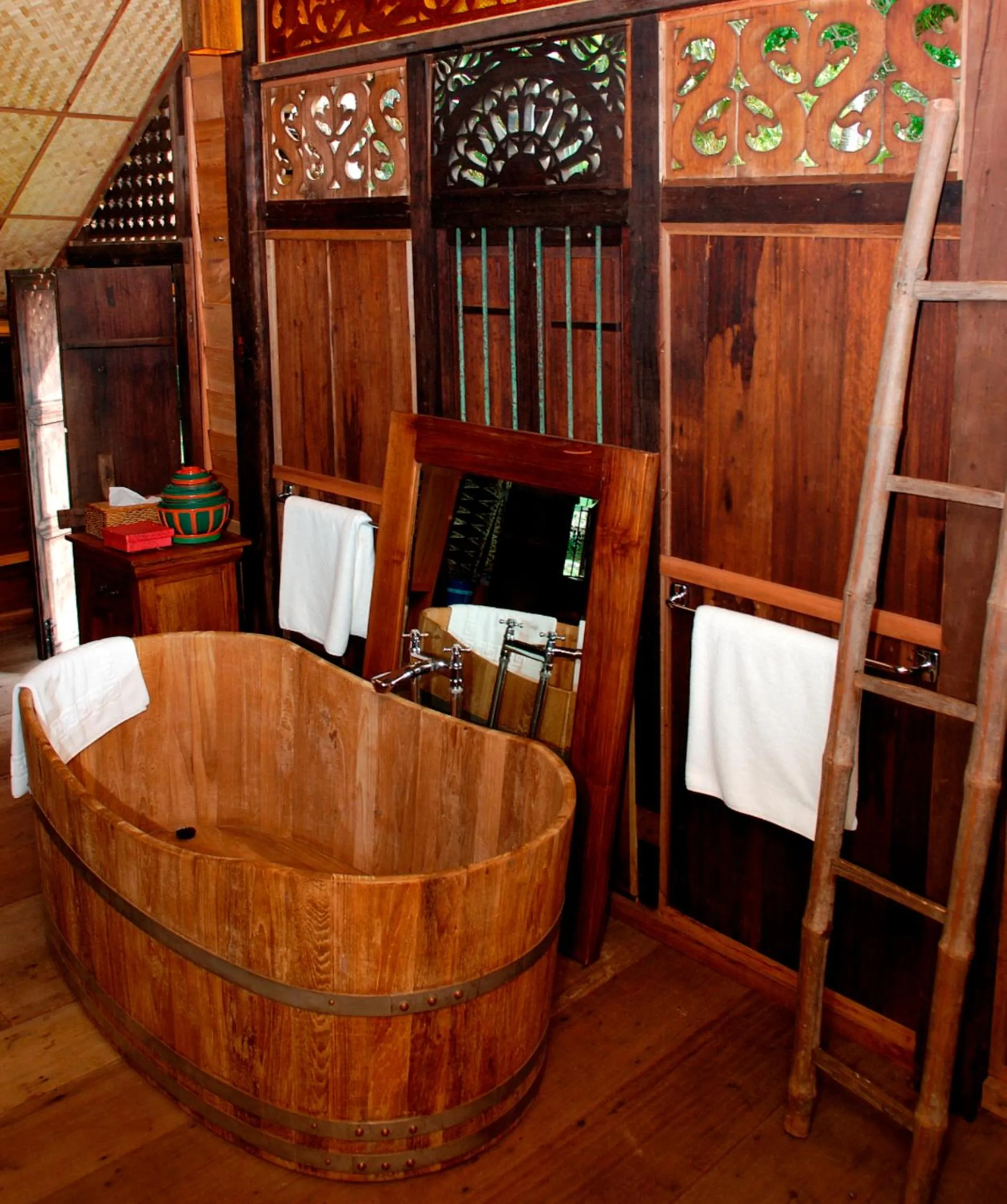 Bathroom in Bon Ton Antique Wooden Villas