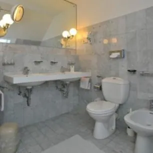 Bathroom in Hotel Schmidt