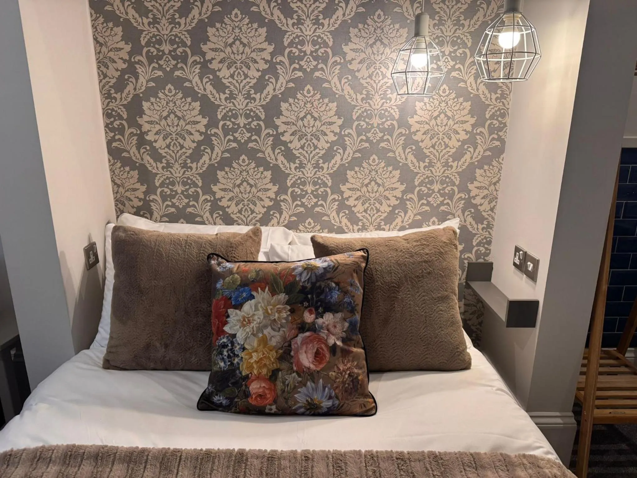 Bedroom, Bed in Regency House