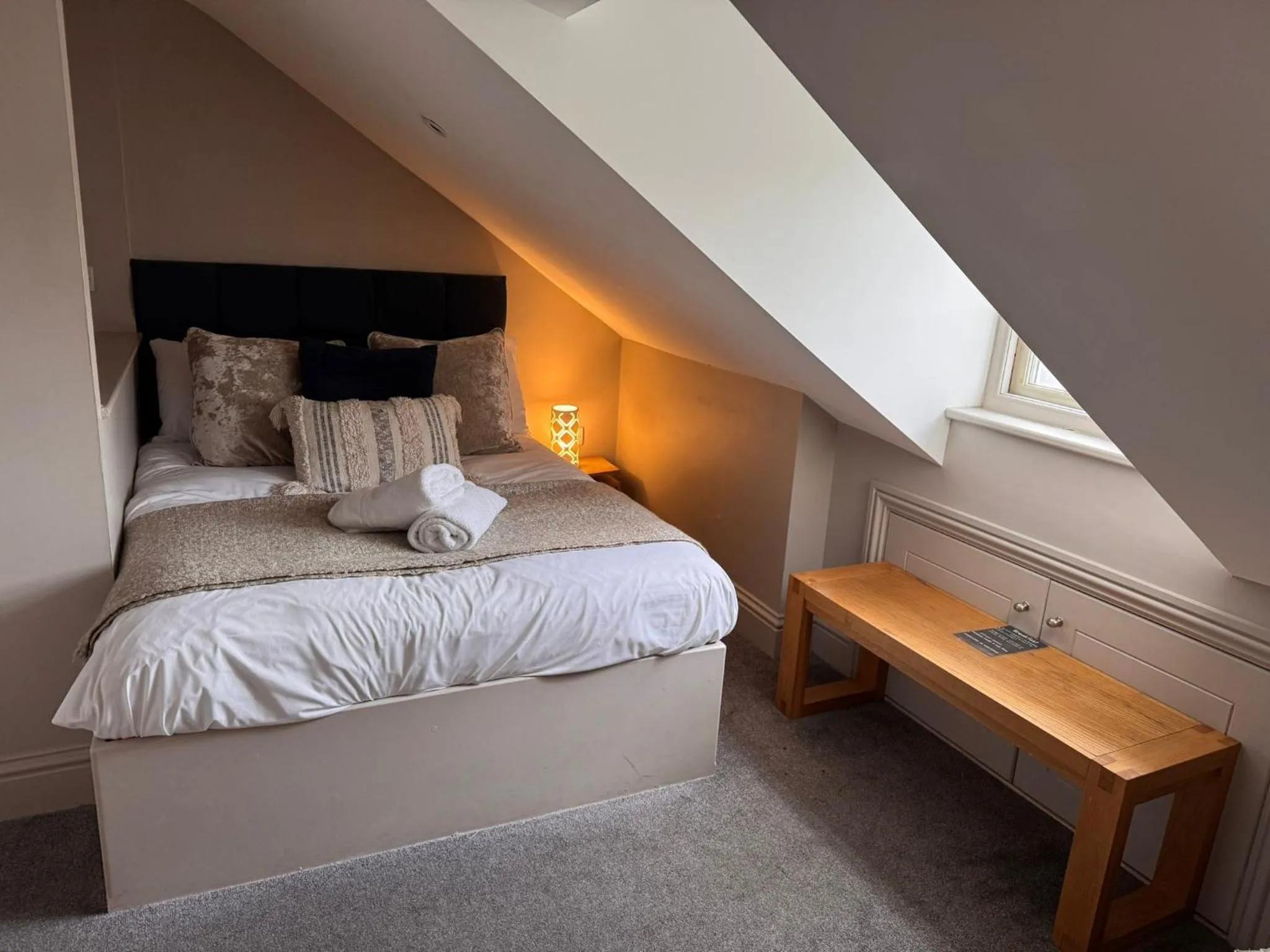 Bedroom, Bed in Regency House