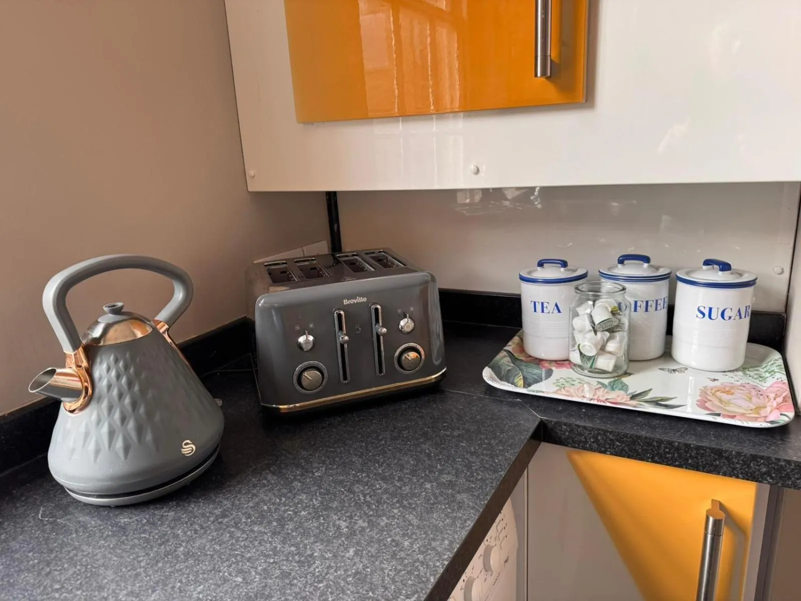 Kitchen or kitchenette in Regency House