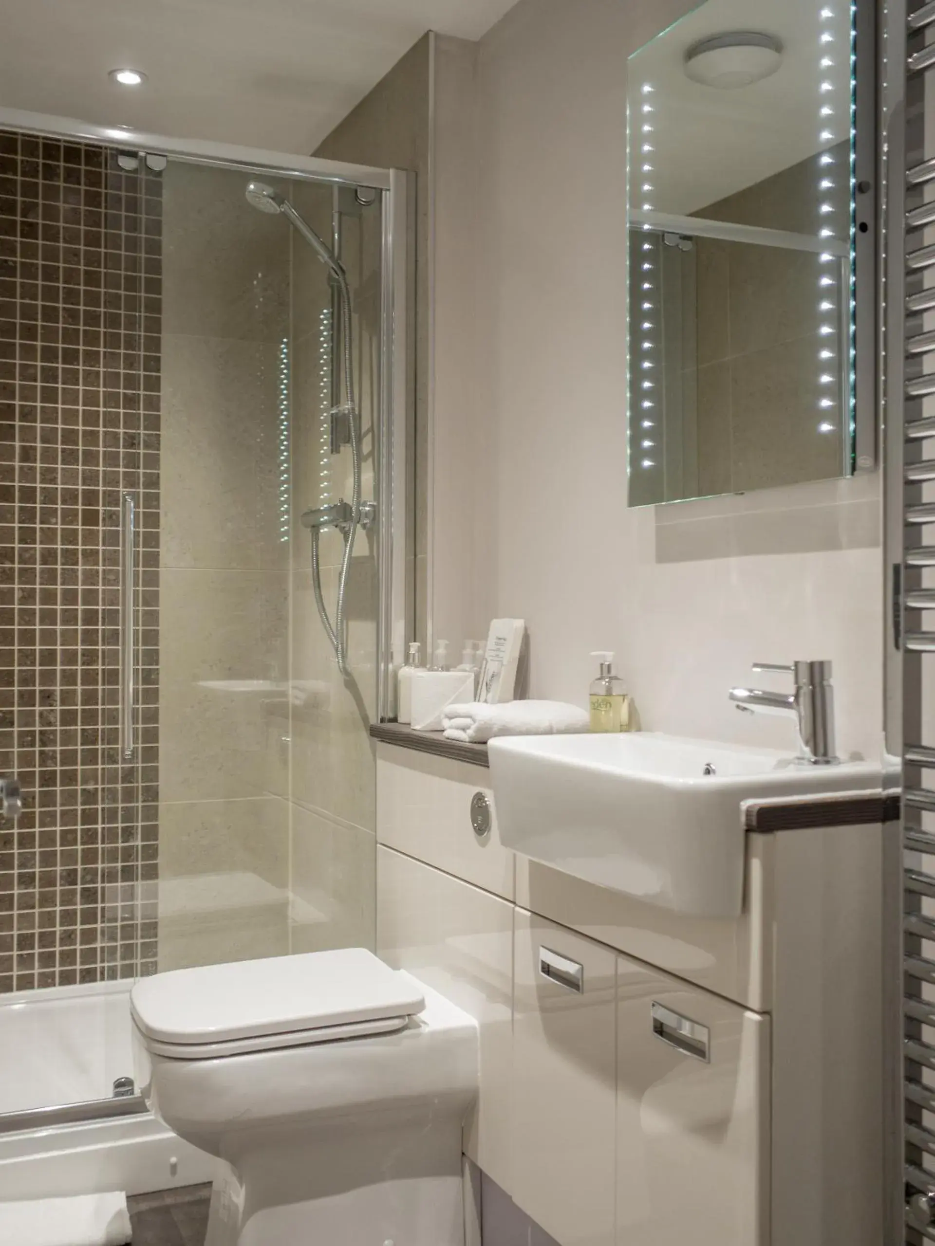 Twin Room with Shared Bathroom in Regency House Twin Room with Shared Bathroom in Regency House