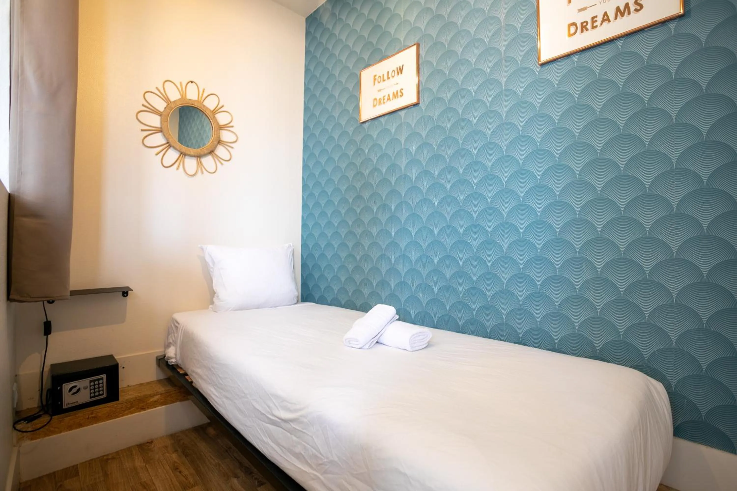 Bed in WS Champs Elysées - Ponthieu