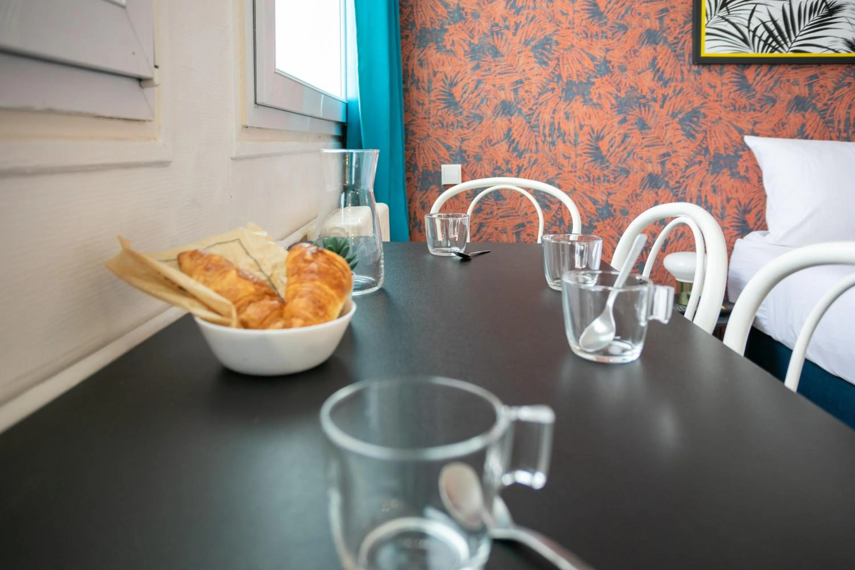 Dining area, Bed in WS Champs Elysées - Ponthieu