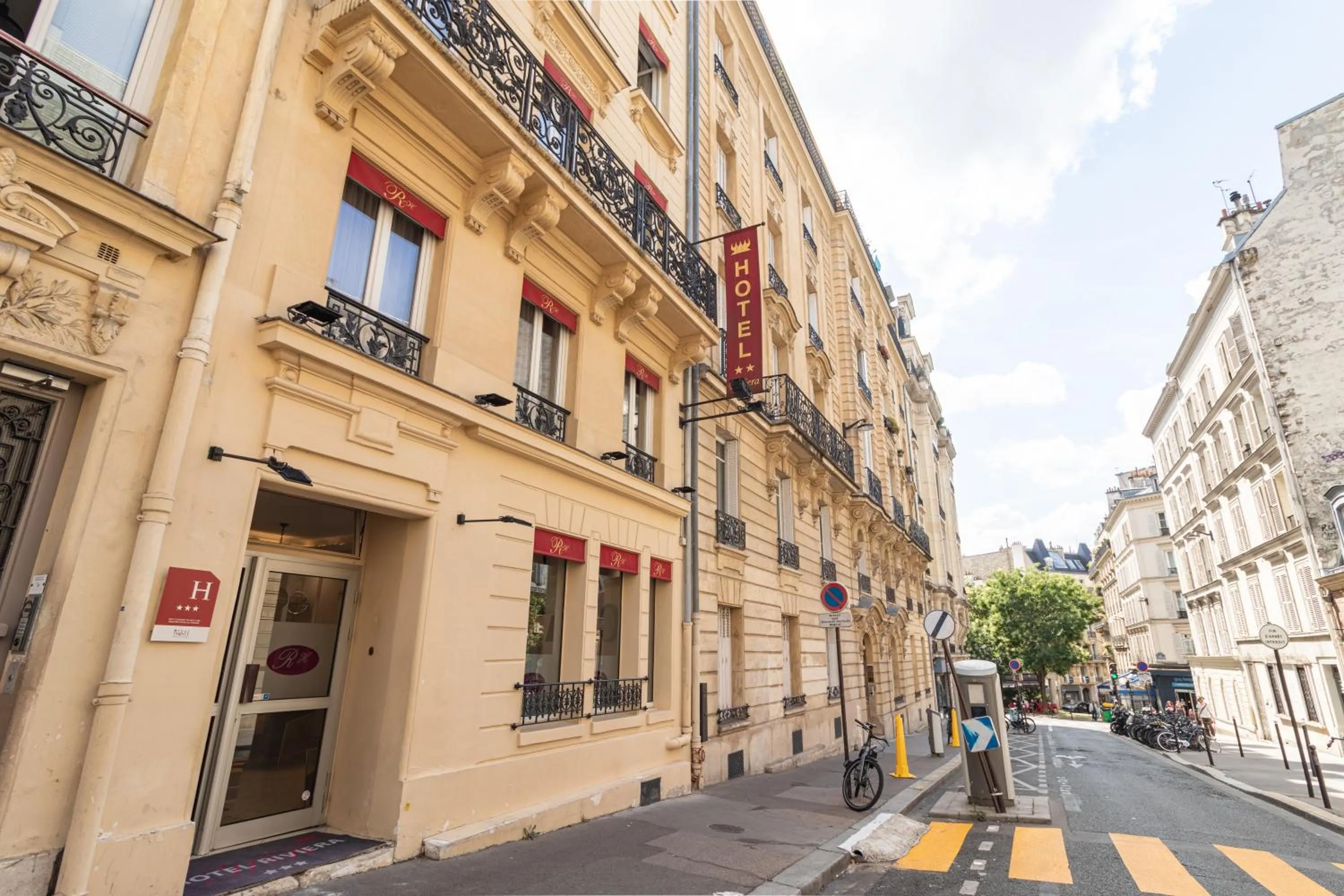 Property building in Hotel Riviera OPERA Cadet