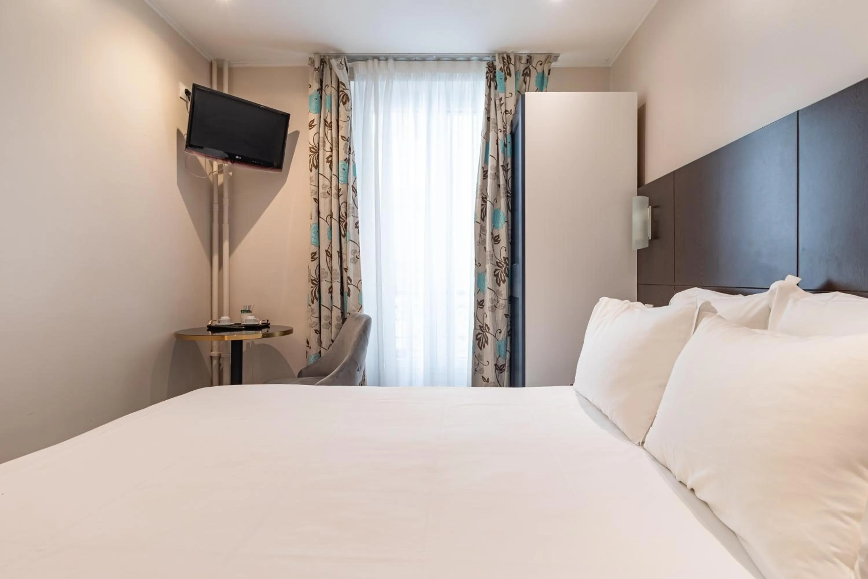 Bed in Hotel Riviera OPERA Cadet